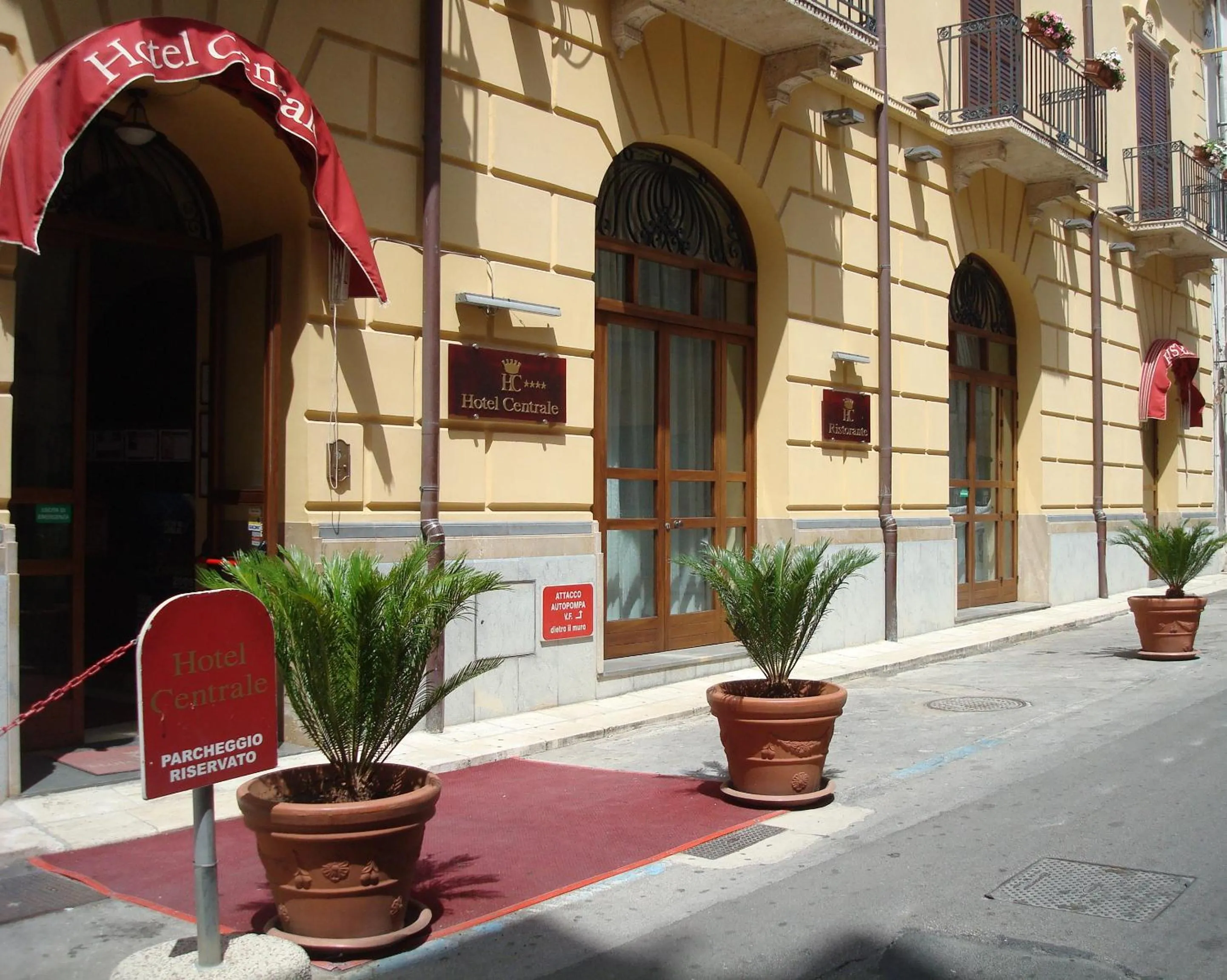 Facade/entrance in Hotel Centrale Spa & Relax