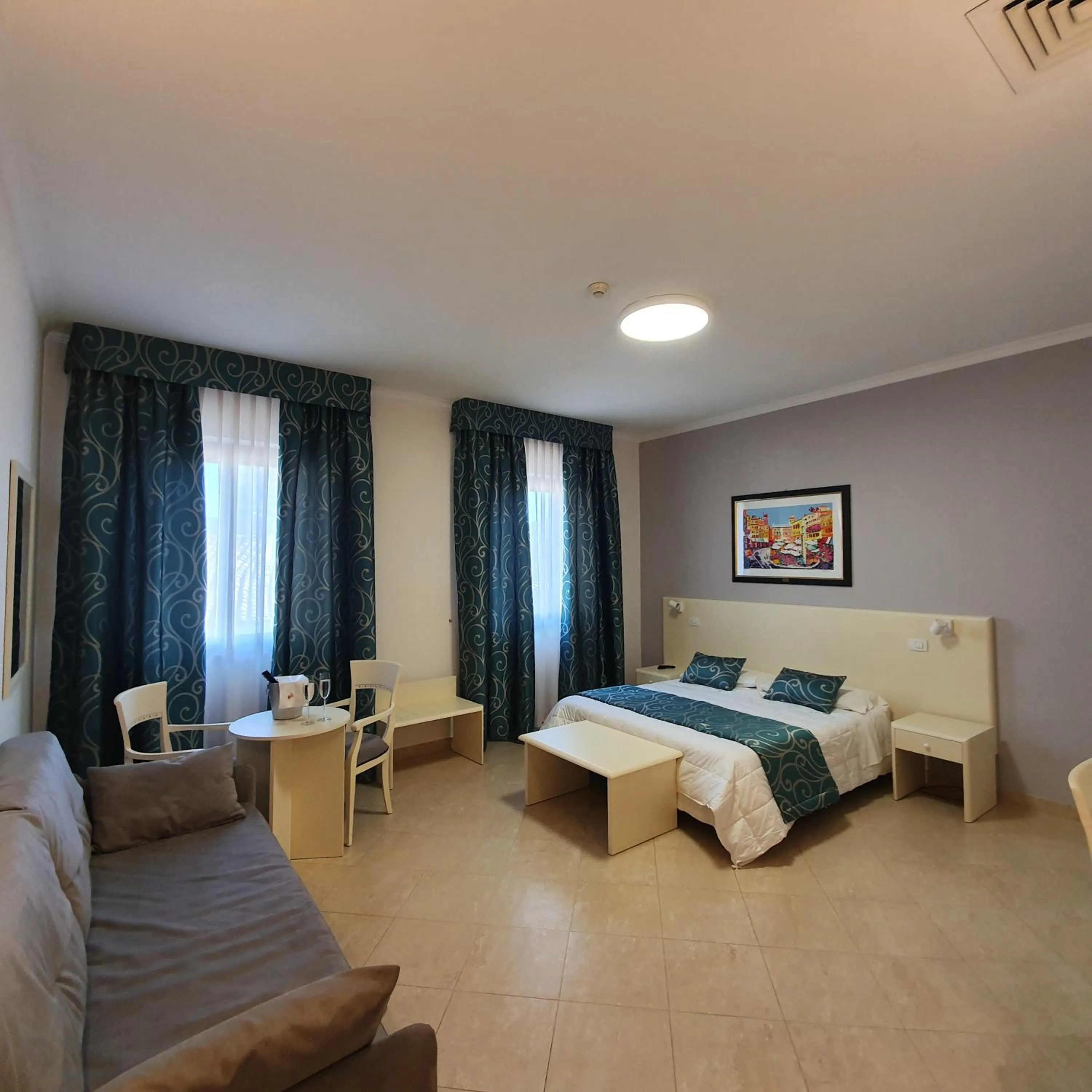 Photo of the whole room, Bed in Hotel Centrale Spa & Relax