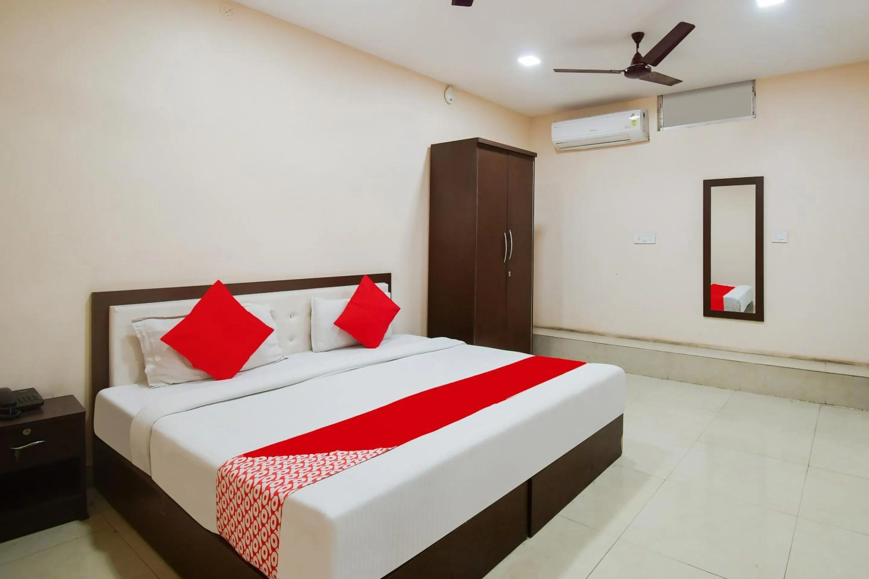 Bedroom, Bed in Hotel O Harihar Premium
