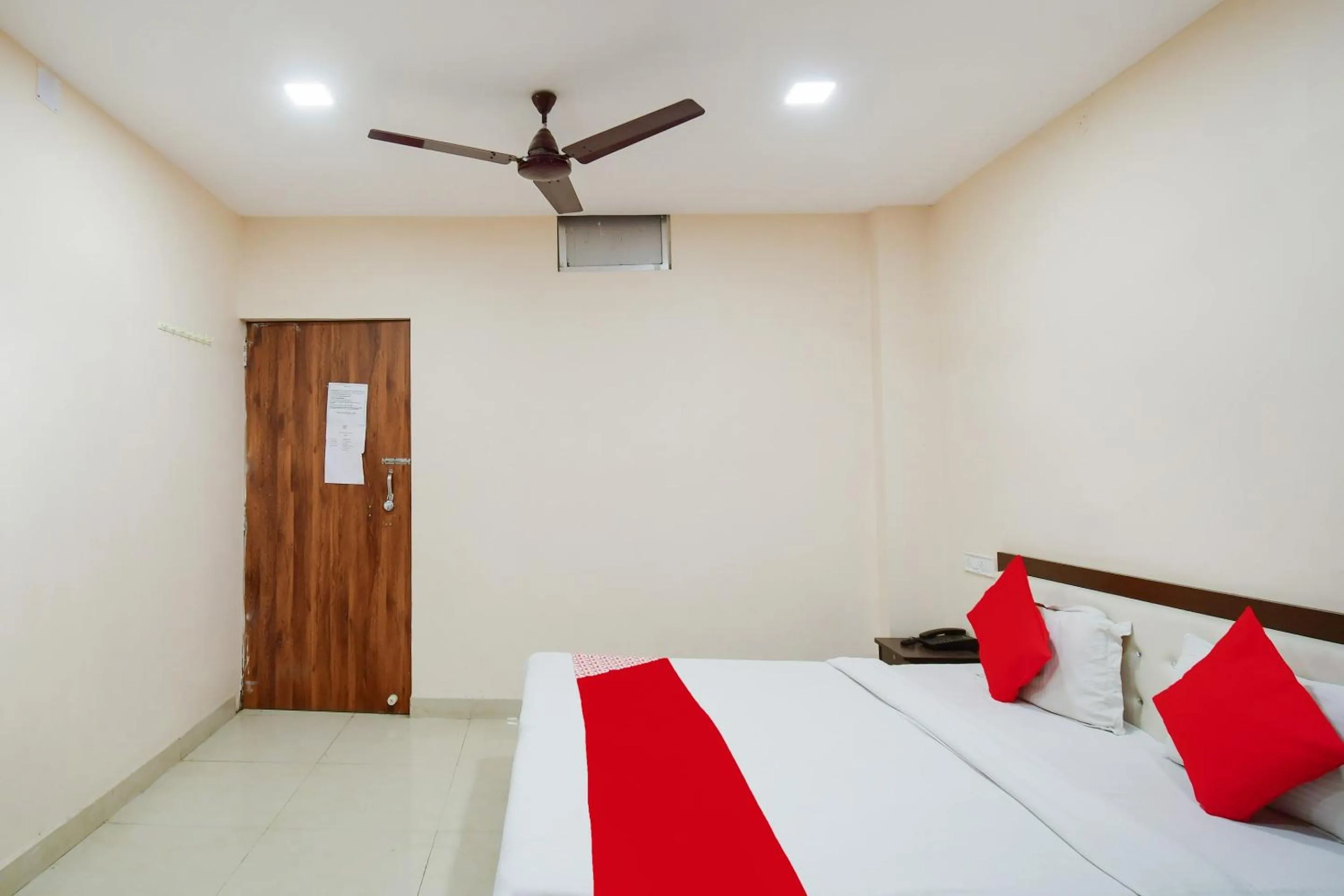 Lobby or reception, Bed in Hotel O Harihar Premium
