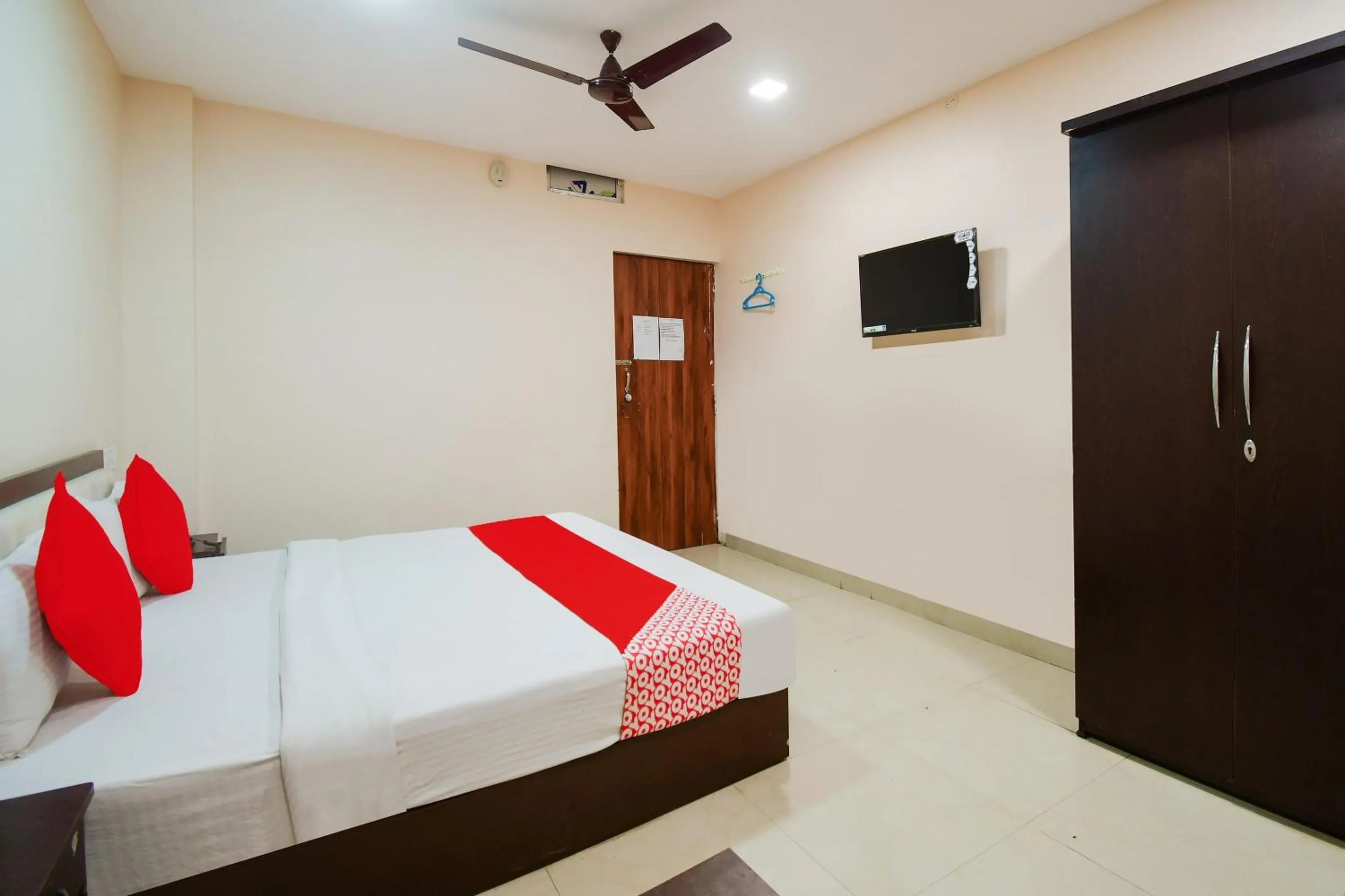 Standard Double Room - single occupancy in Hotel O Premium Hari