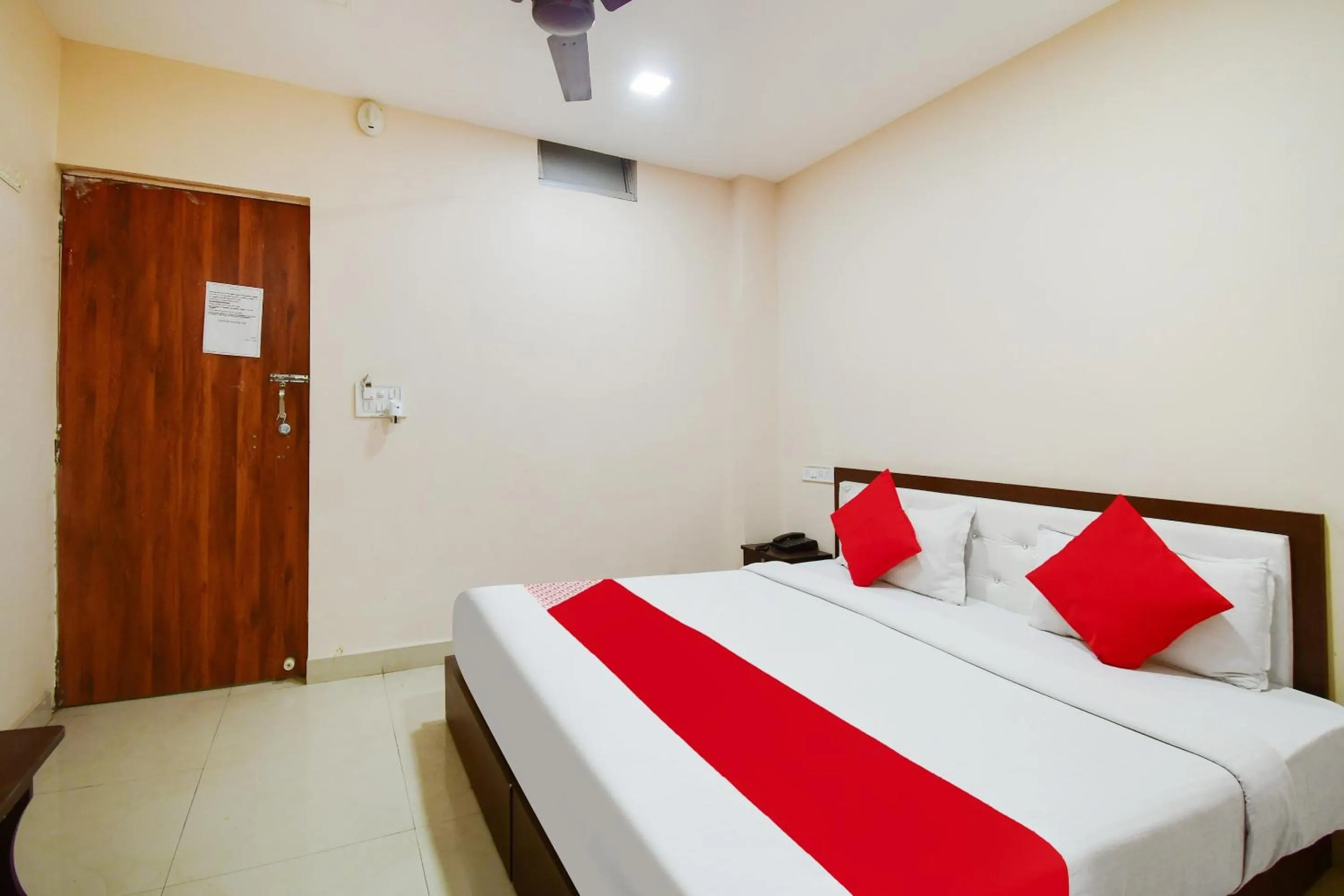 Bedroom, Bed in Hotel O Harihar Premium