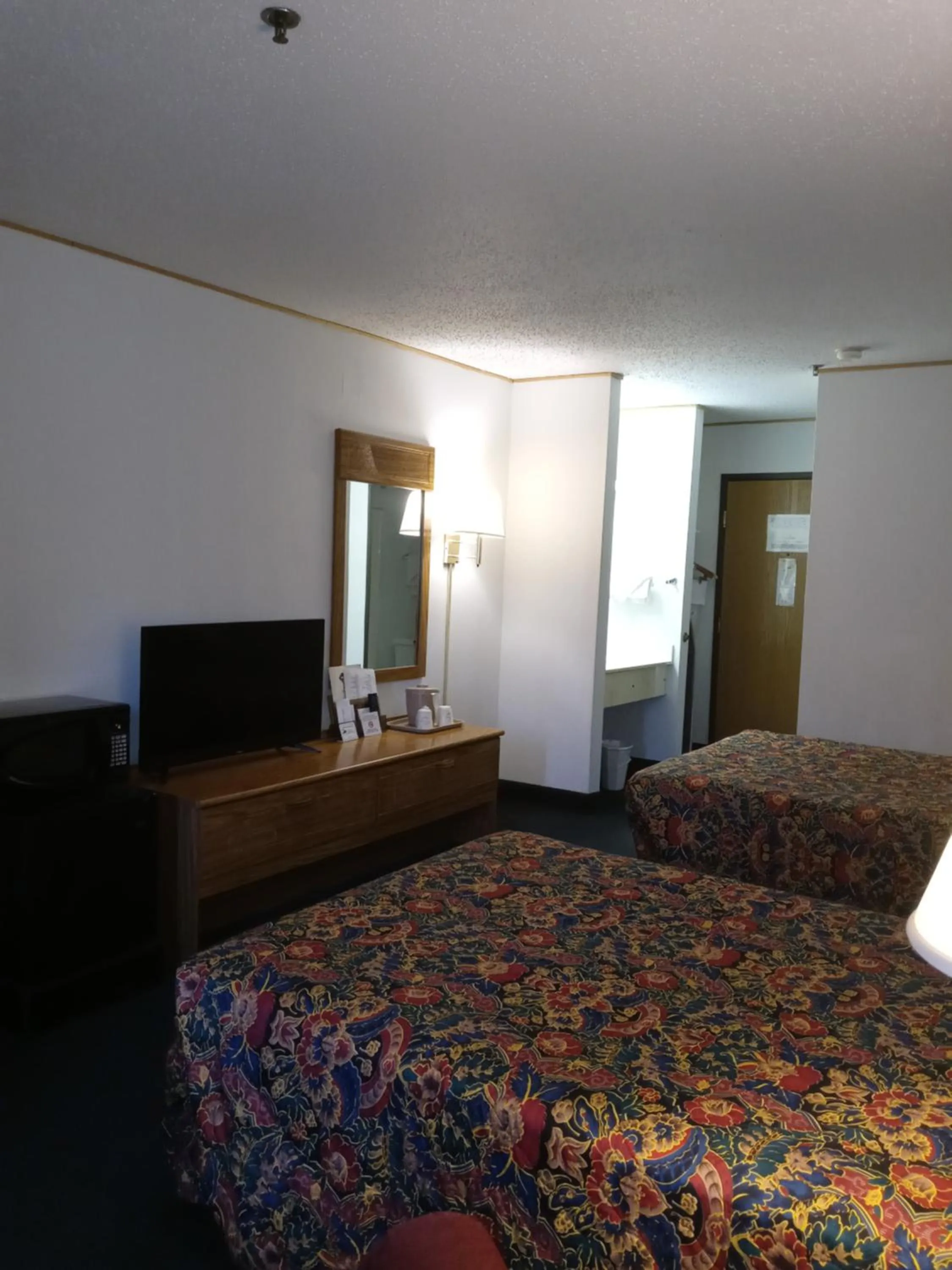 Bed in New Martinsville Inn