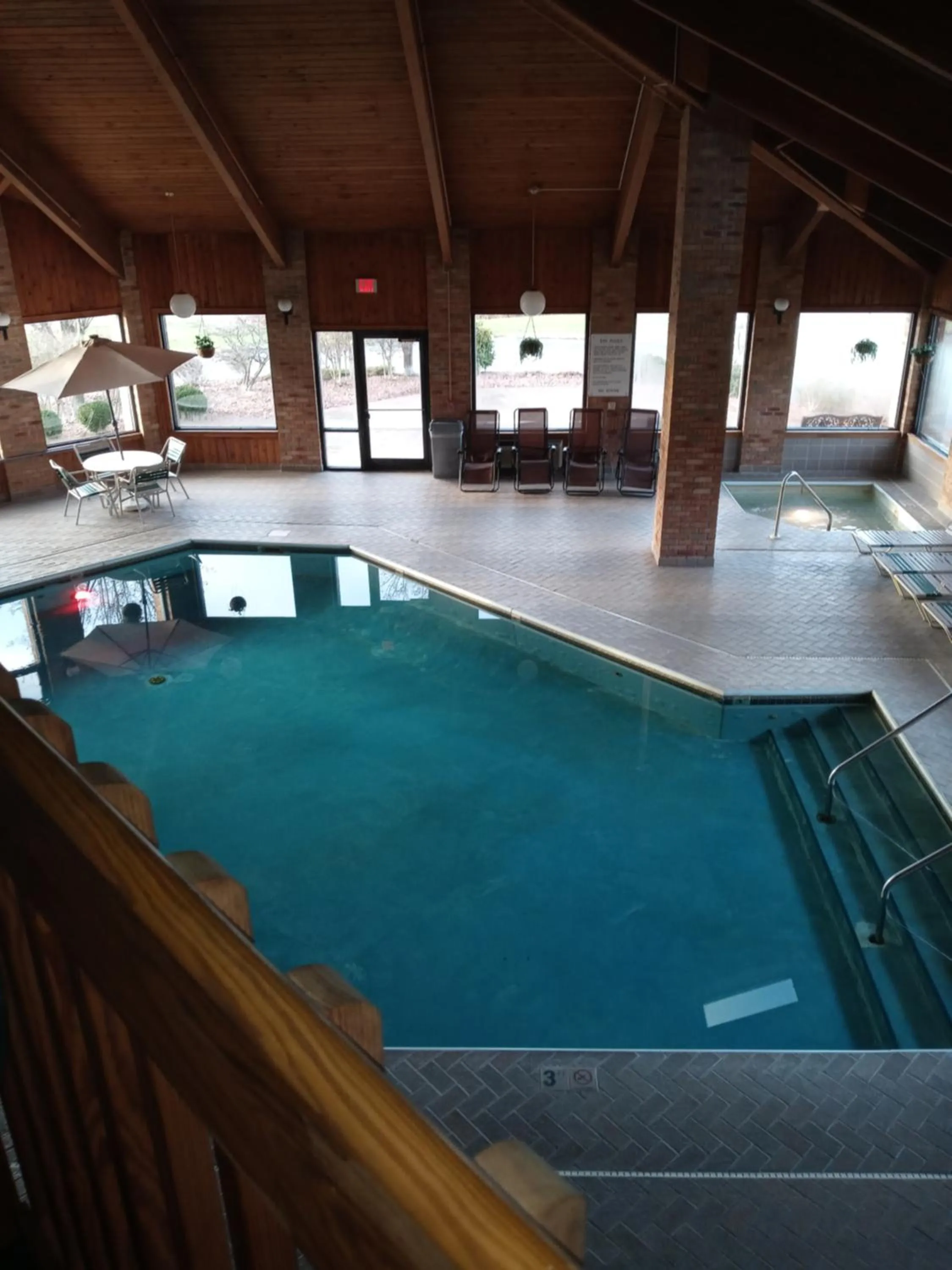 Swimming pool in New Martinsville Inn