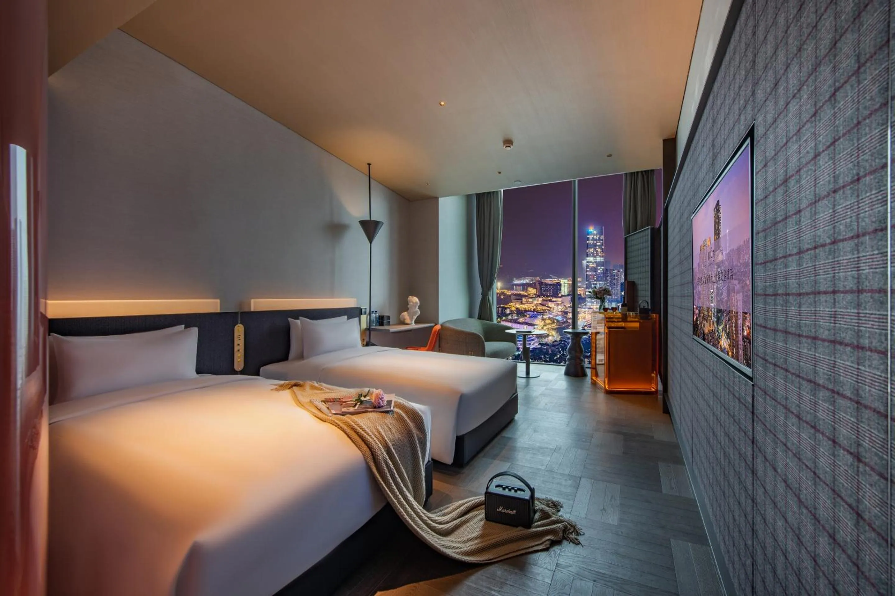 Photo of the whole room, Bed in Grade Hotel Shenzhen Shekou Sea World