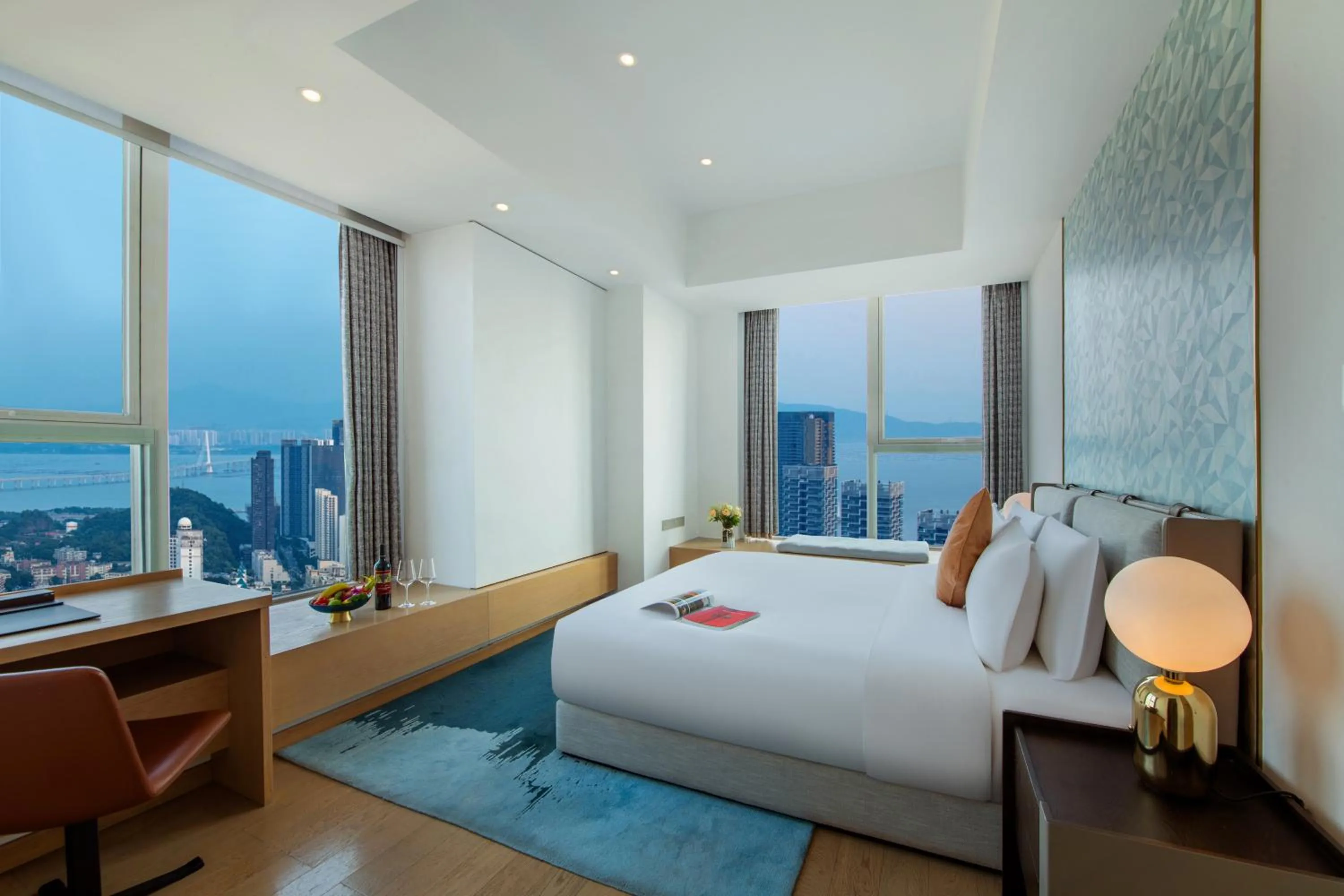 Photo of the whole room, Bed in Grade Hotel Shenzhen Shekou Sea World