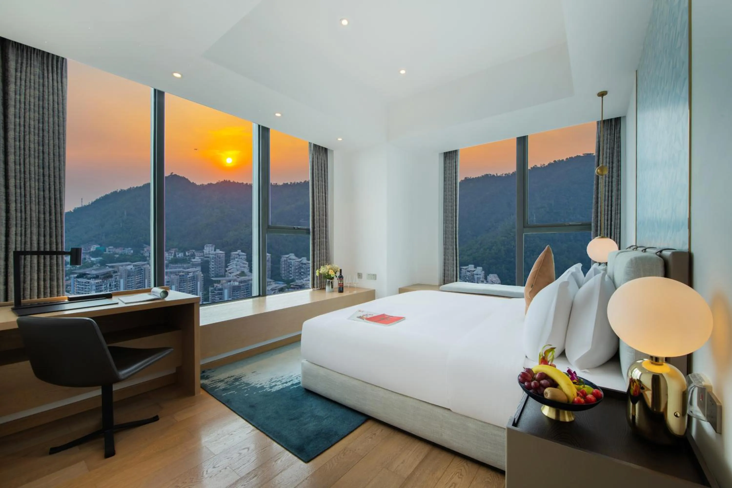 Natural landscape, Bed in Grade Hotel Shenzhen Shekou Sea World