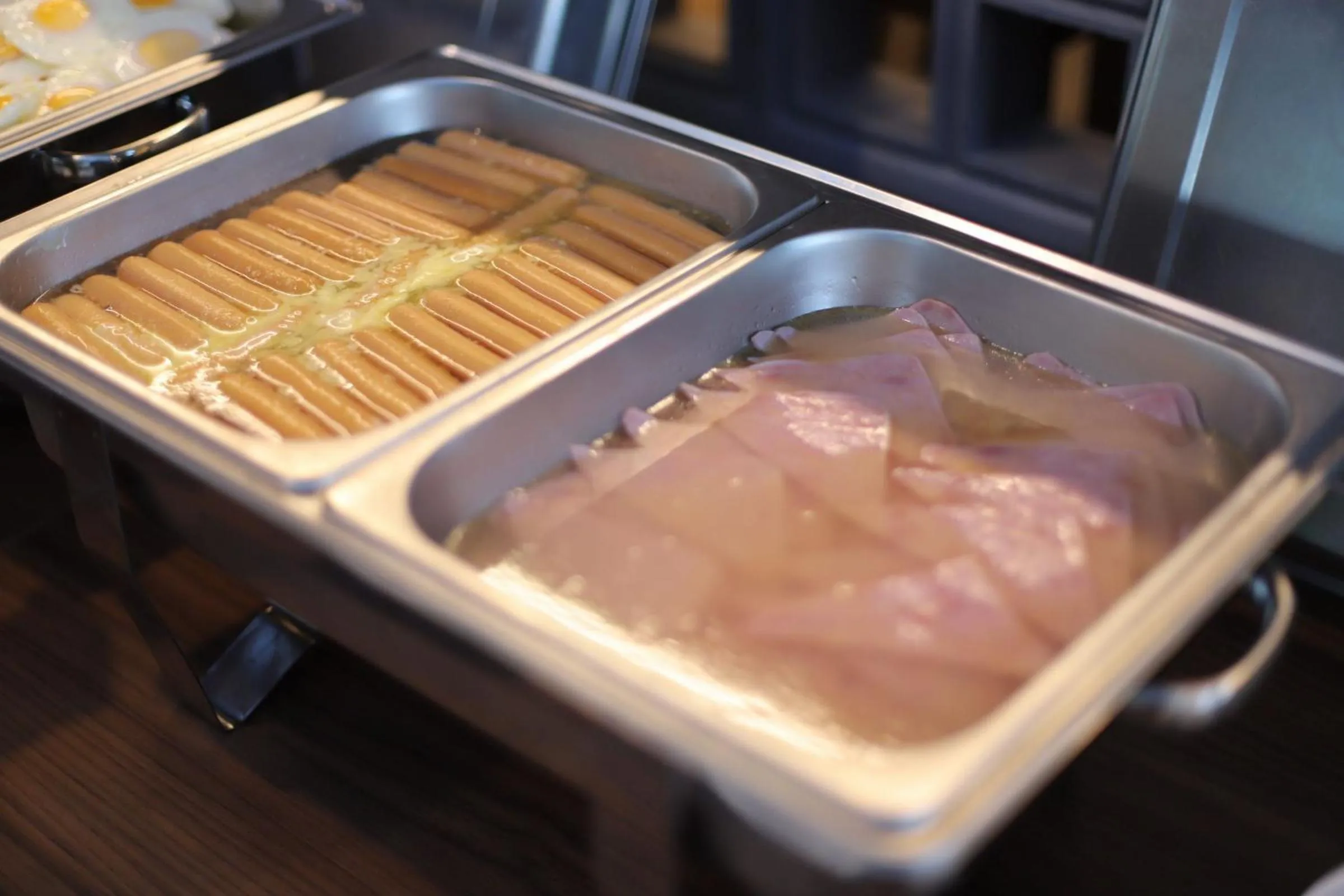 Breakfast in The Chamuang Forest