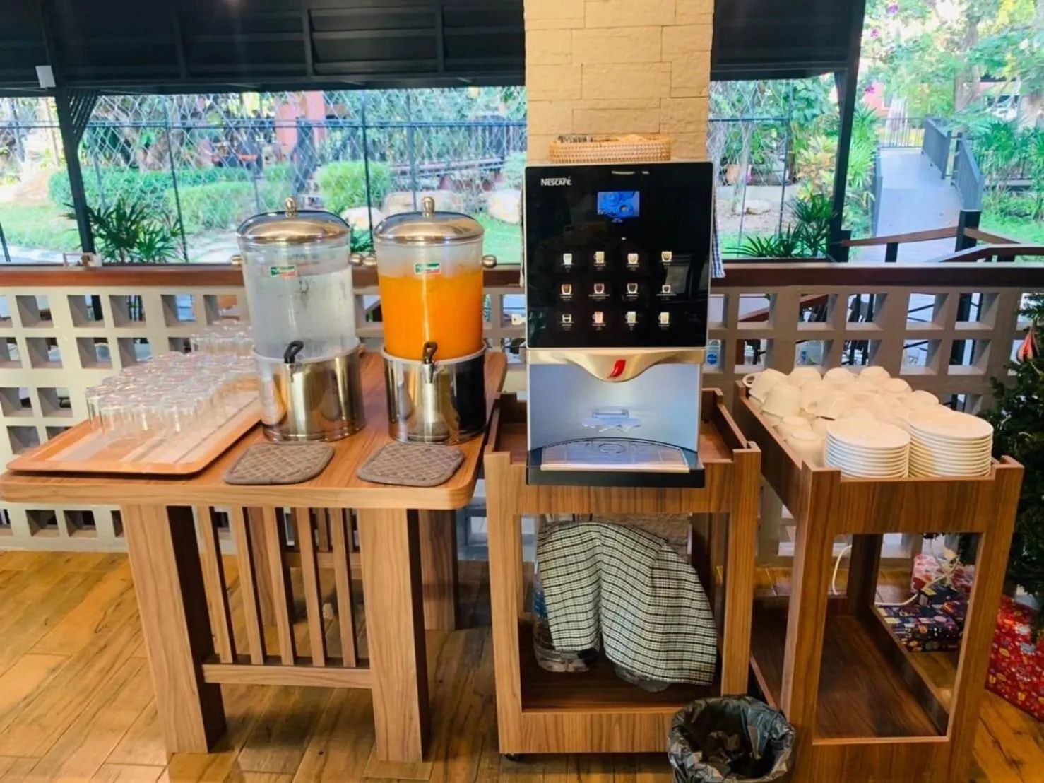 Breakfast in The Chamuang Forest