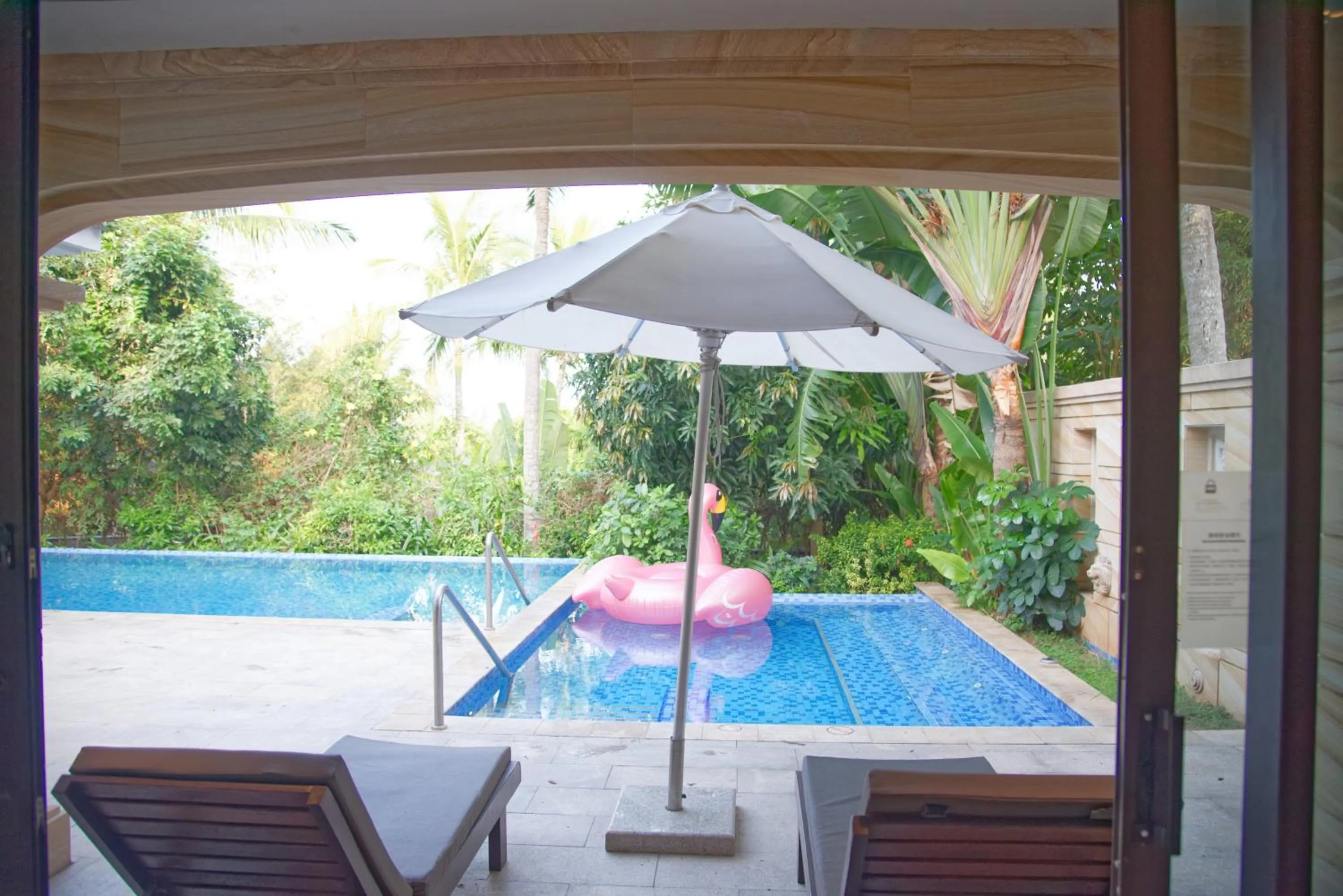 Swimming pool in Wanda Reign Resort & Villas Sanya Haitang Bay