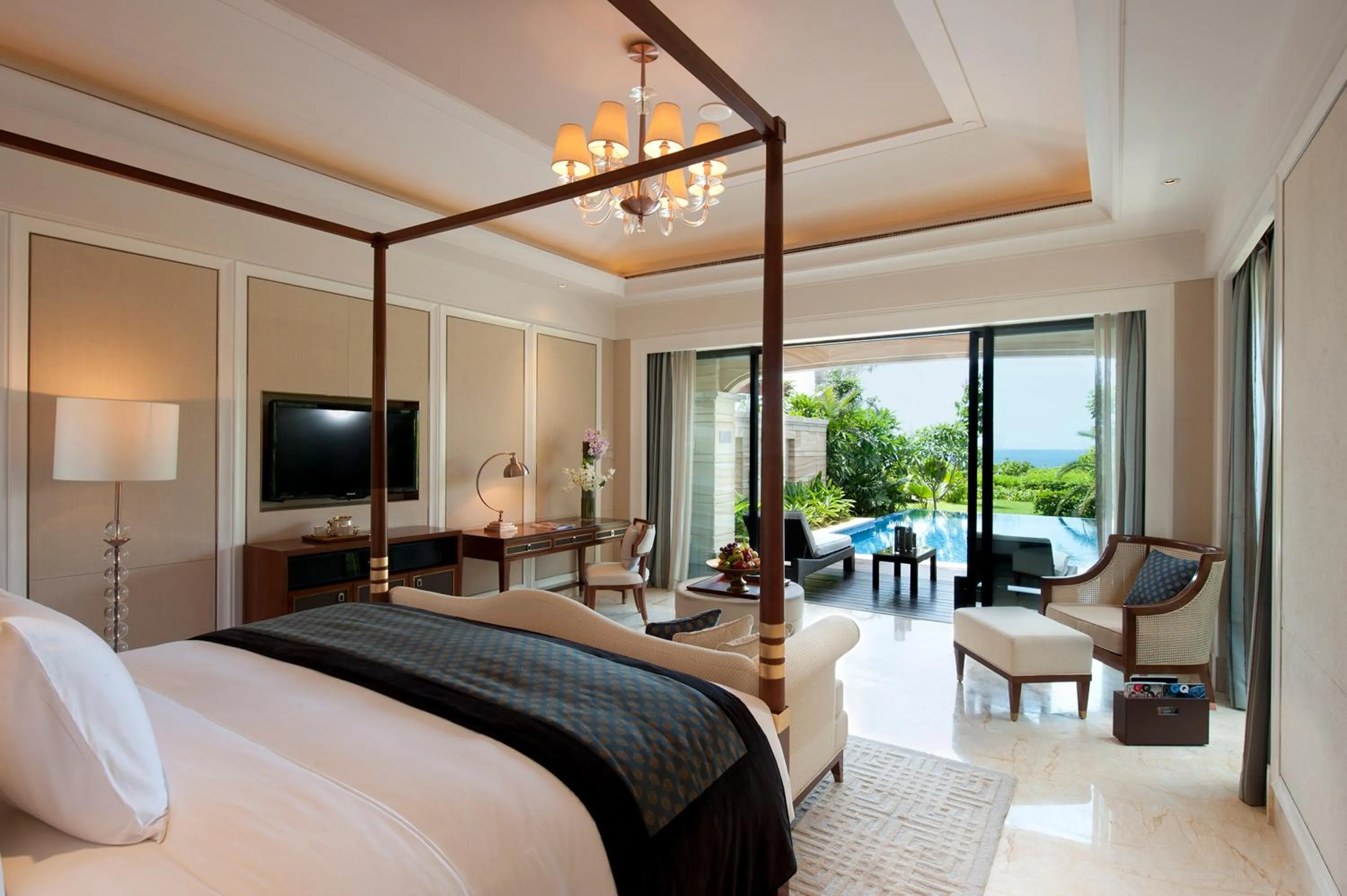 Bedroom, Bed in Wanda Reign Resort & Villas Sanya Haitang Bay