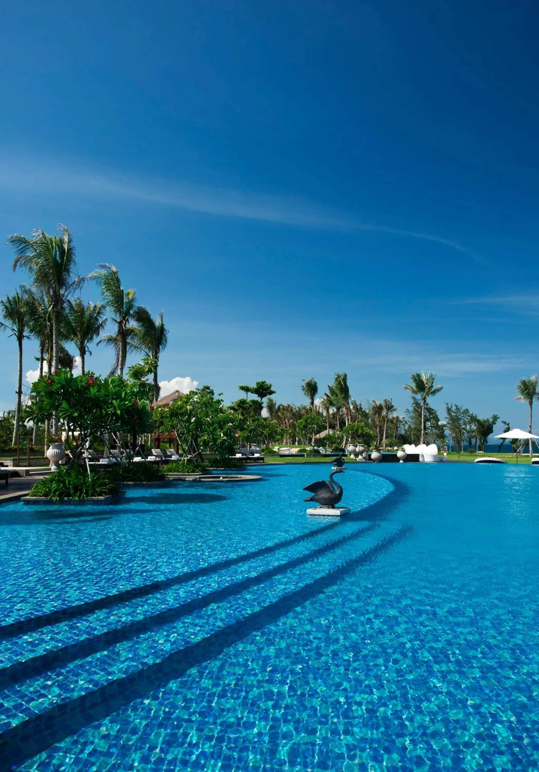 Swimming pool in Wanda Reign Resort & Villas Sanya Haitang Bay