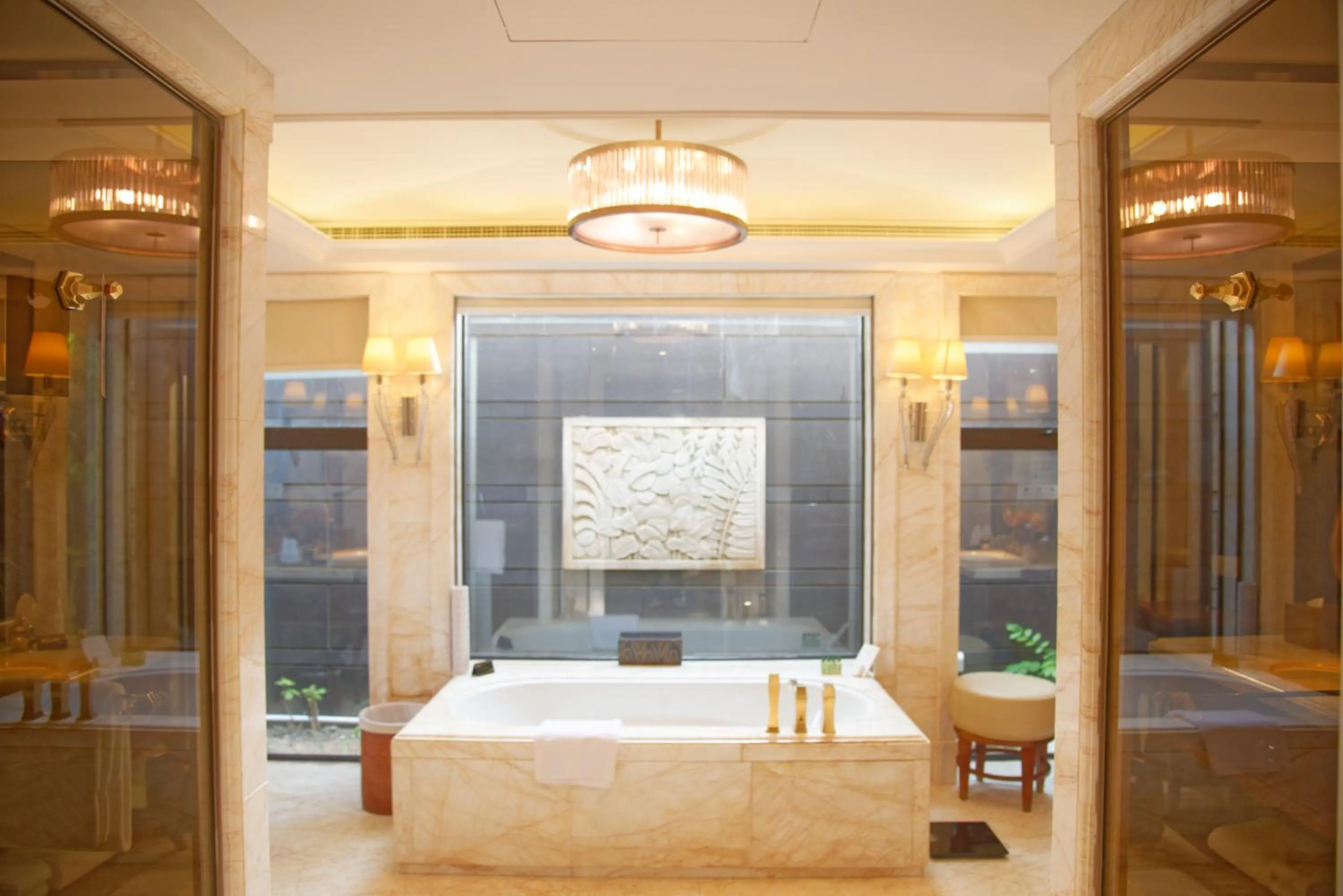Bathroom, Bed in Wanda Reign Resort & Villas Sanya Haitang Bay