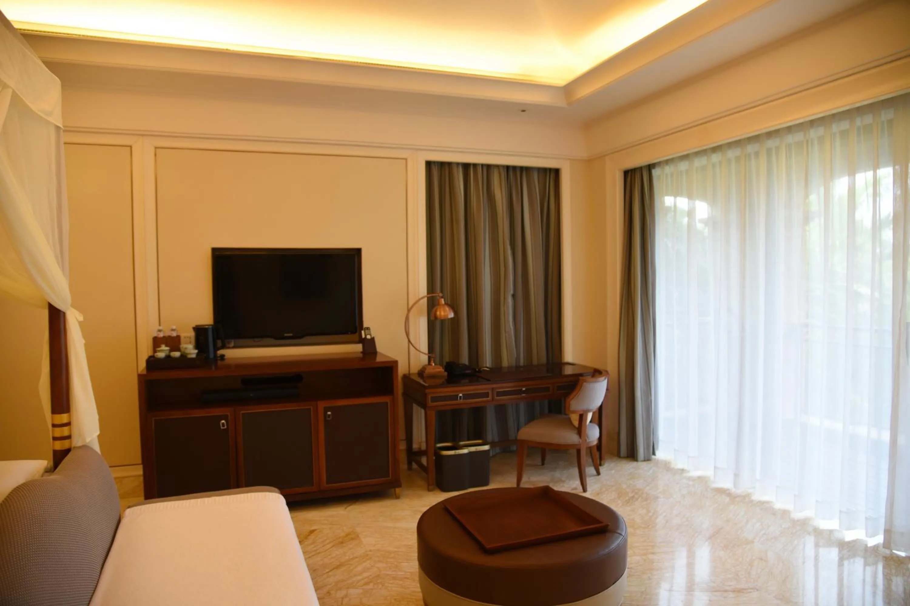 hair dresser, Bed in Wanda Reign Resort & Villas Sanya Haitang Bay