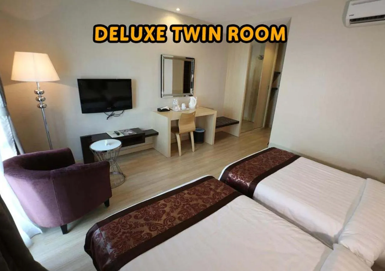 Deluxe Twin Room in Collection O Melaka Near Dataran Pahlawan Formerly Ideals Hotel