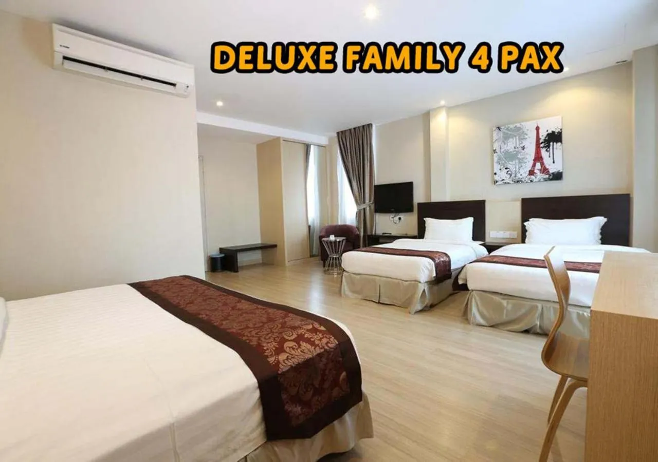 Deluxe Family Room in Collection O Melaka Near Dataran Pahlawan Formerly Ideals Hotel