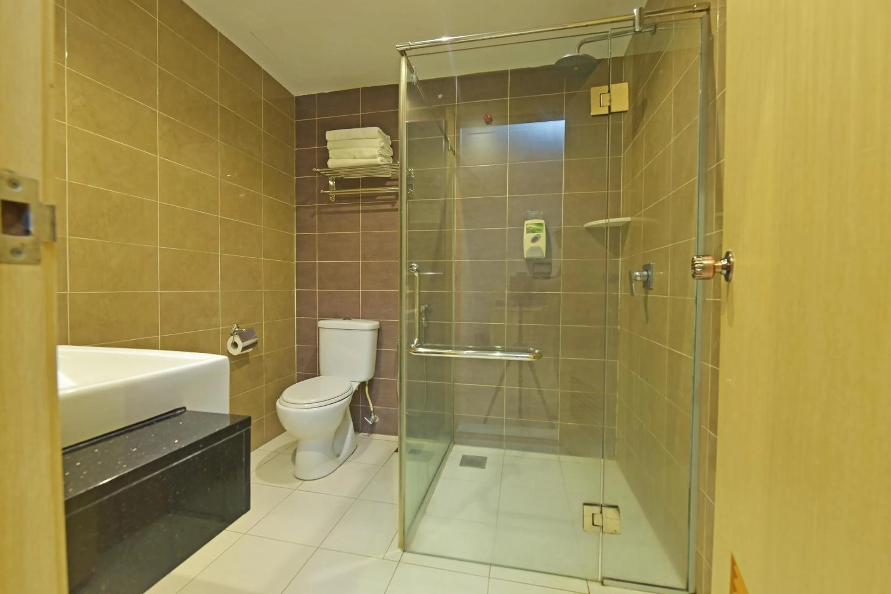 Bathroom in Collection O Melaka Near Dataran Pahlawan Formerly Ideals Hotel