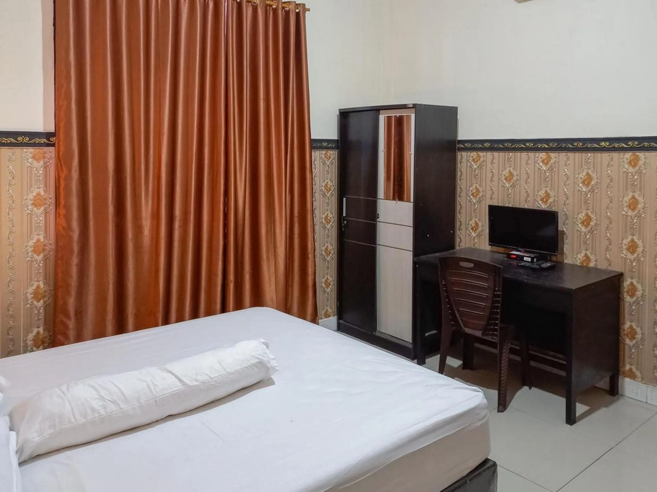 Bedroom, Bed in Homestay Singgasana Mitra RedDoorz