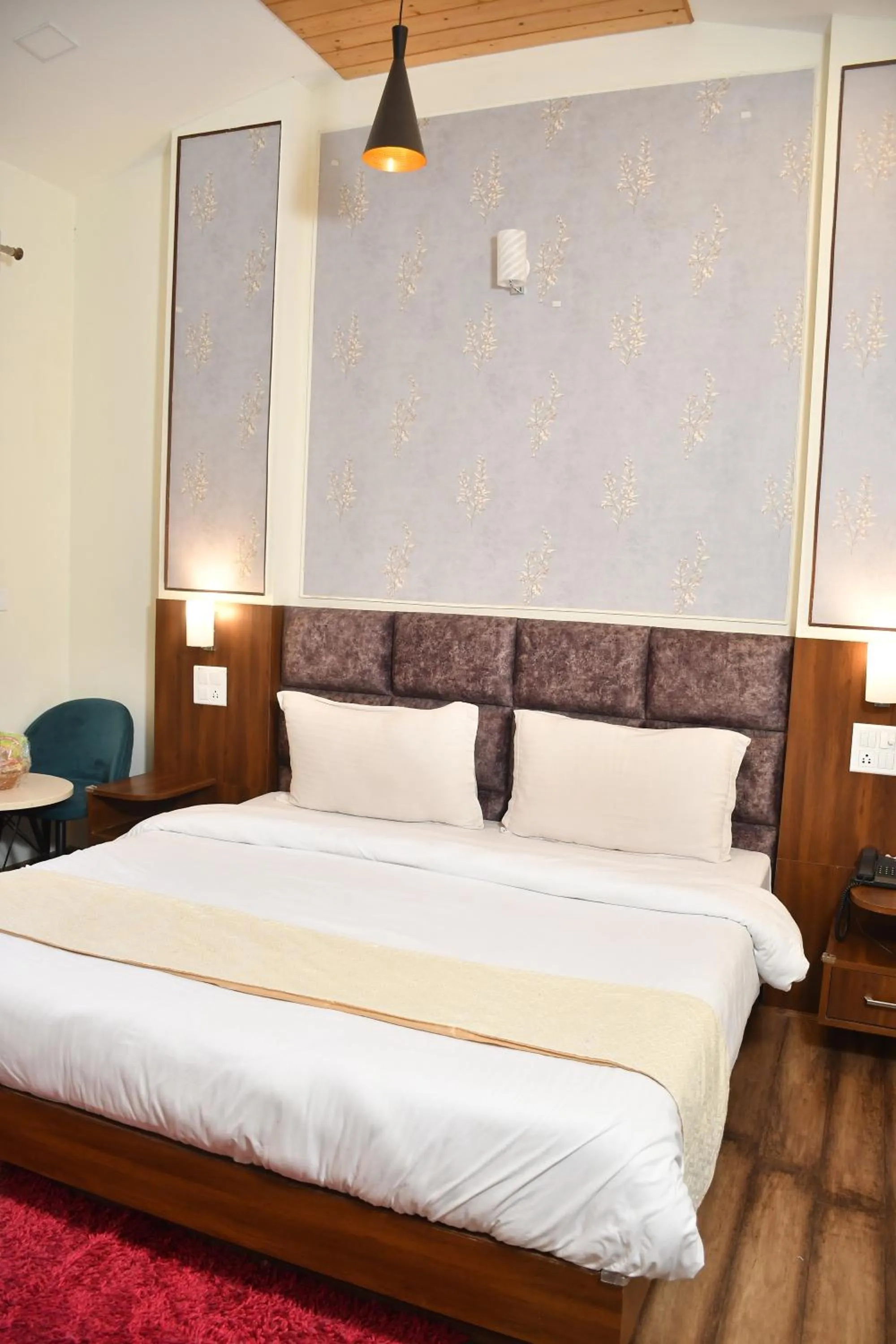 Bed in Hotel Le Halcyon Kasauli