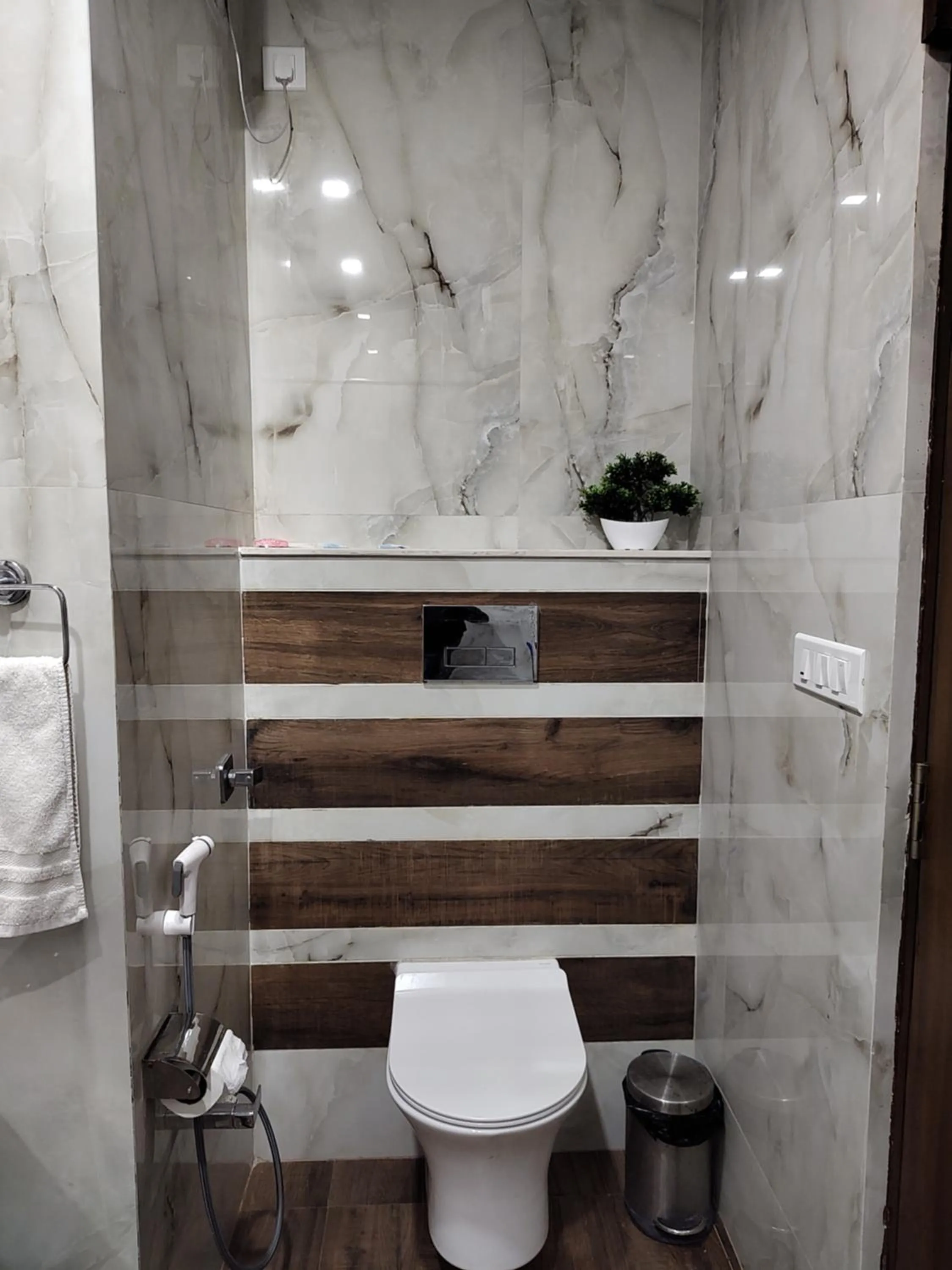 Shower in Hotel Le Halcyon Kasauli