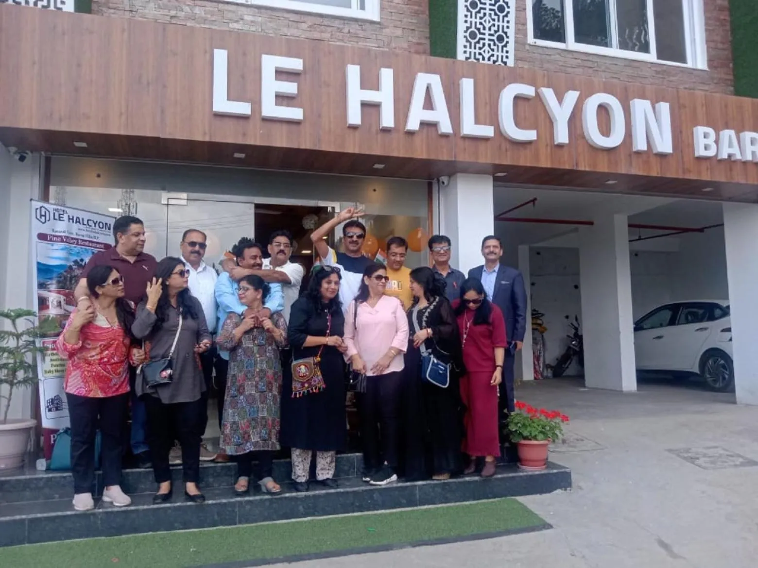 People in Hotel Le Halcyon Kasauli