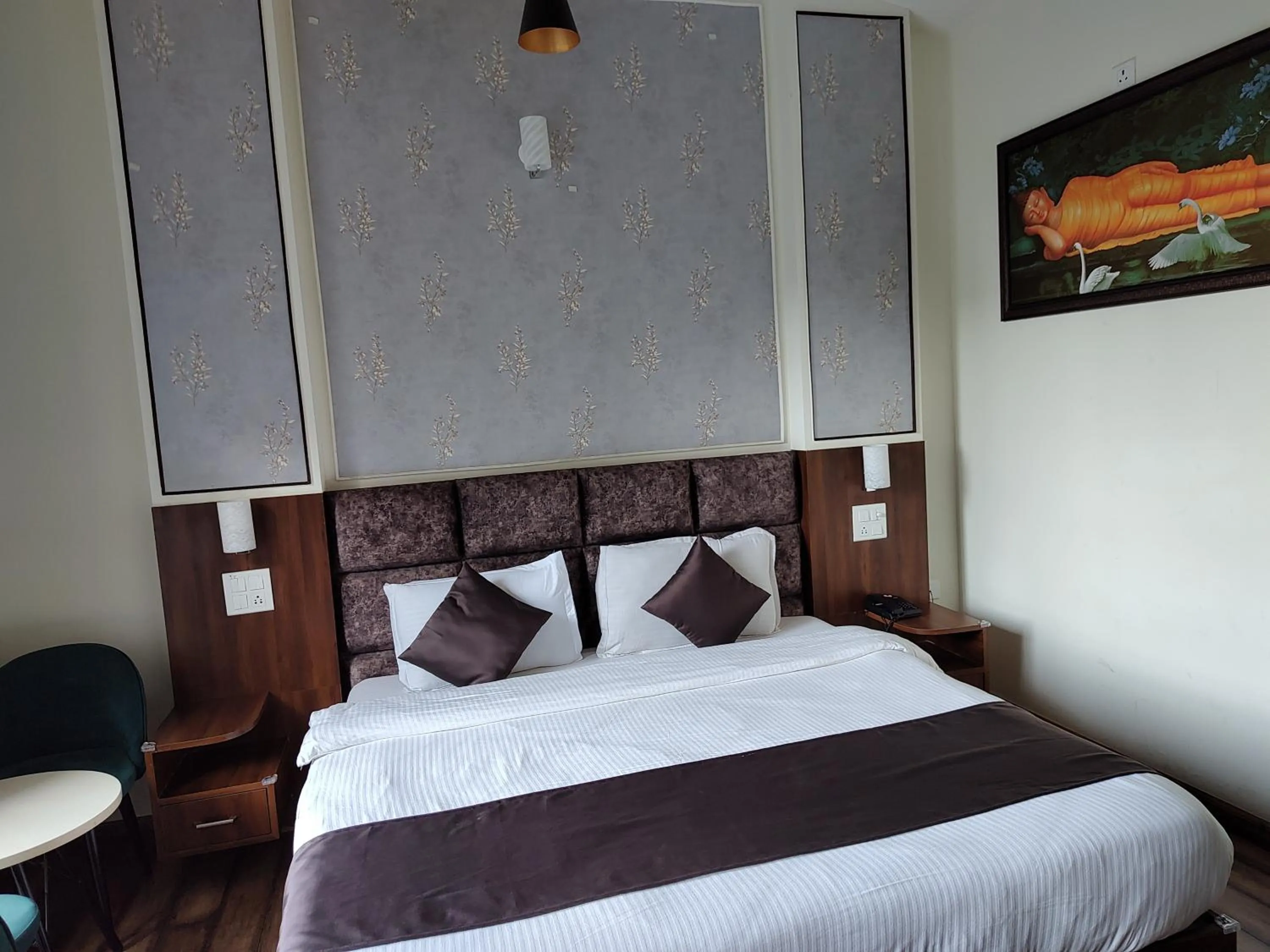 Bed in Hotel Le Halcyon Kasauli