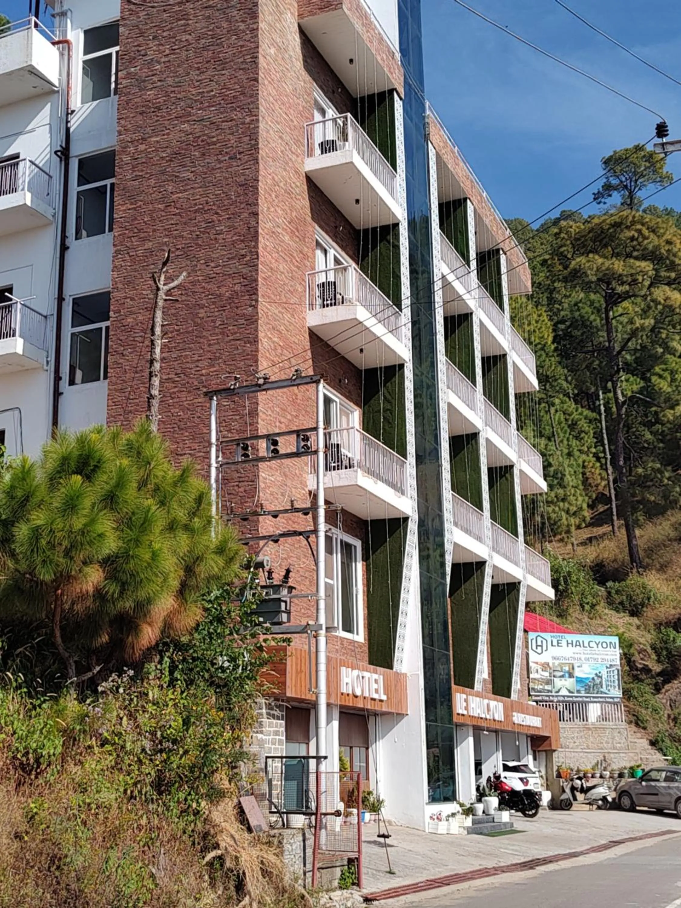Property building in Hotel Le Halcyon Kasauli