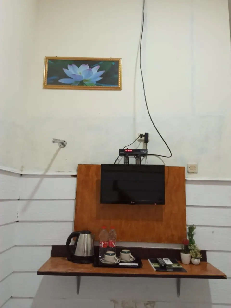 TV and multimedia in Hotel 41 Maribaya