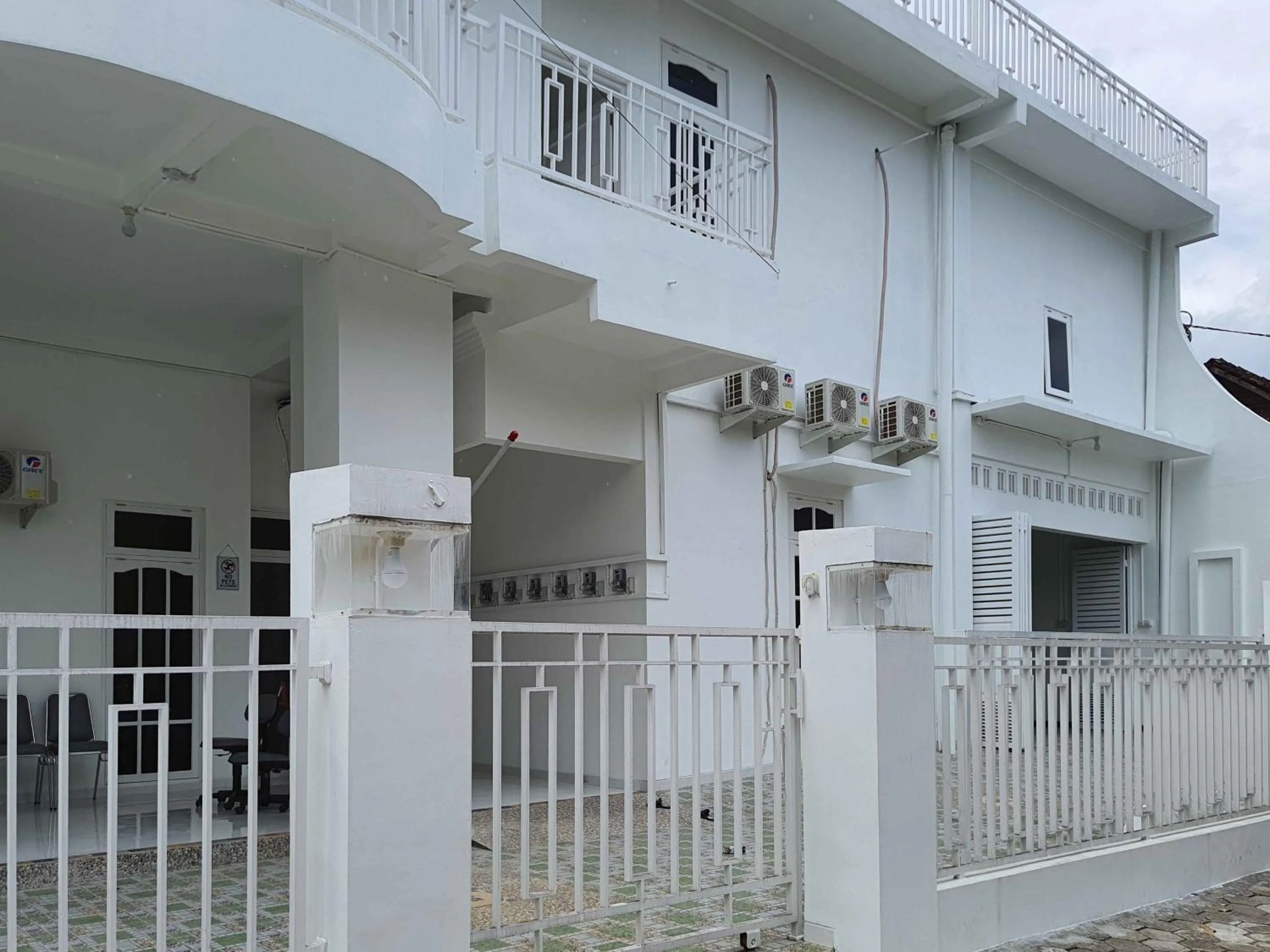 Property building in RedDoorz Syariah at Jalan Godean