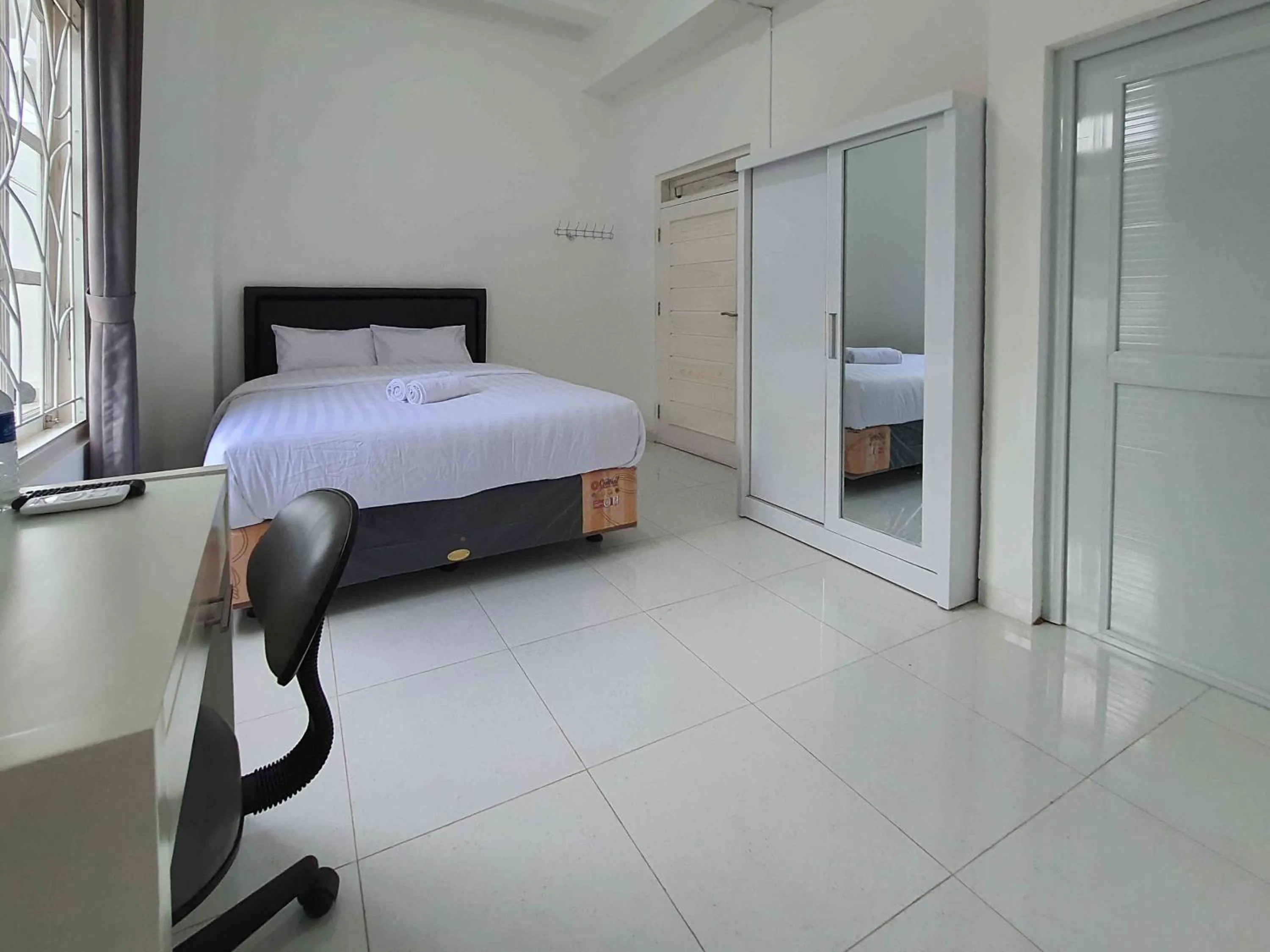 Bedroom, Bed in RedDoorz Syariah at Jalan Godean