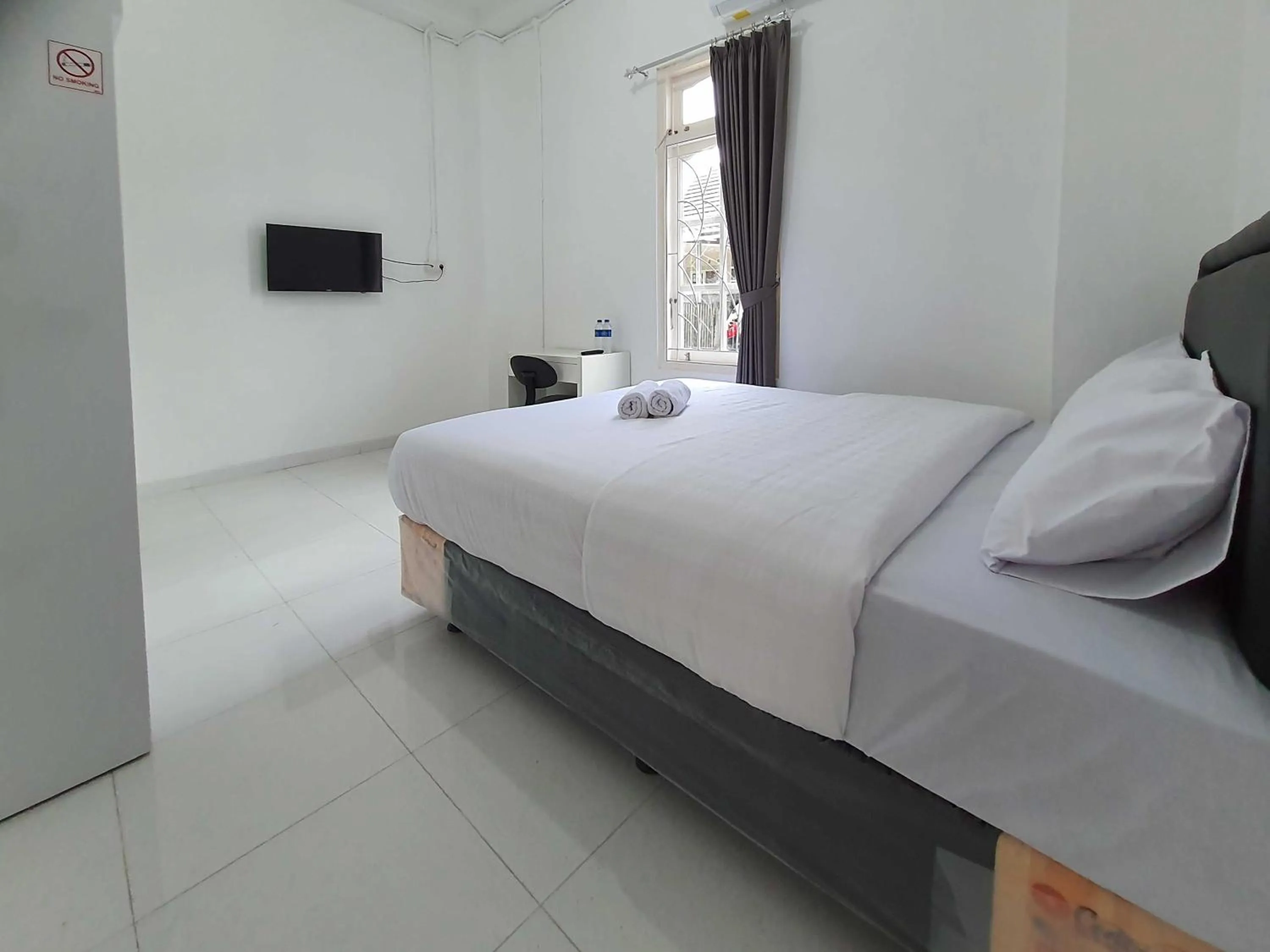 Bedroom, Bed in RedDoorz Syariah at Jalan Godean