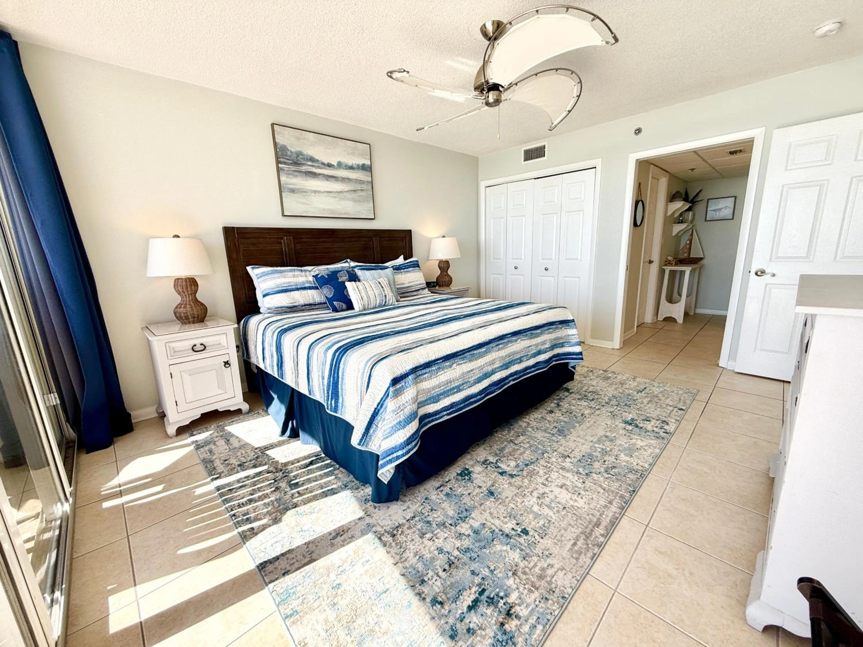 Bed in Emerald Bay Escape