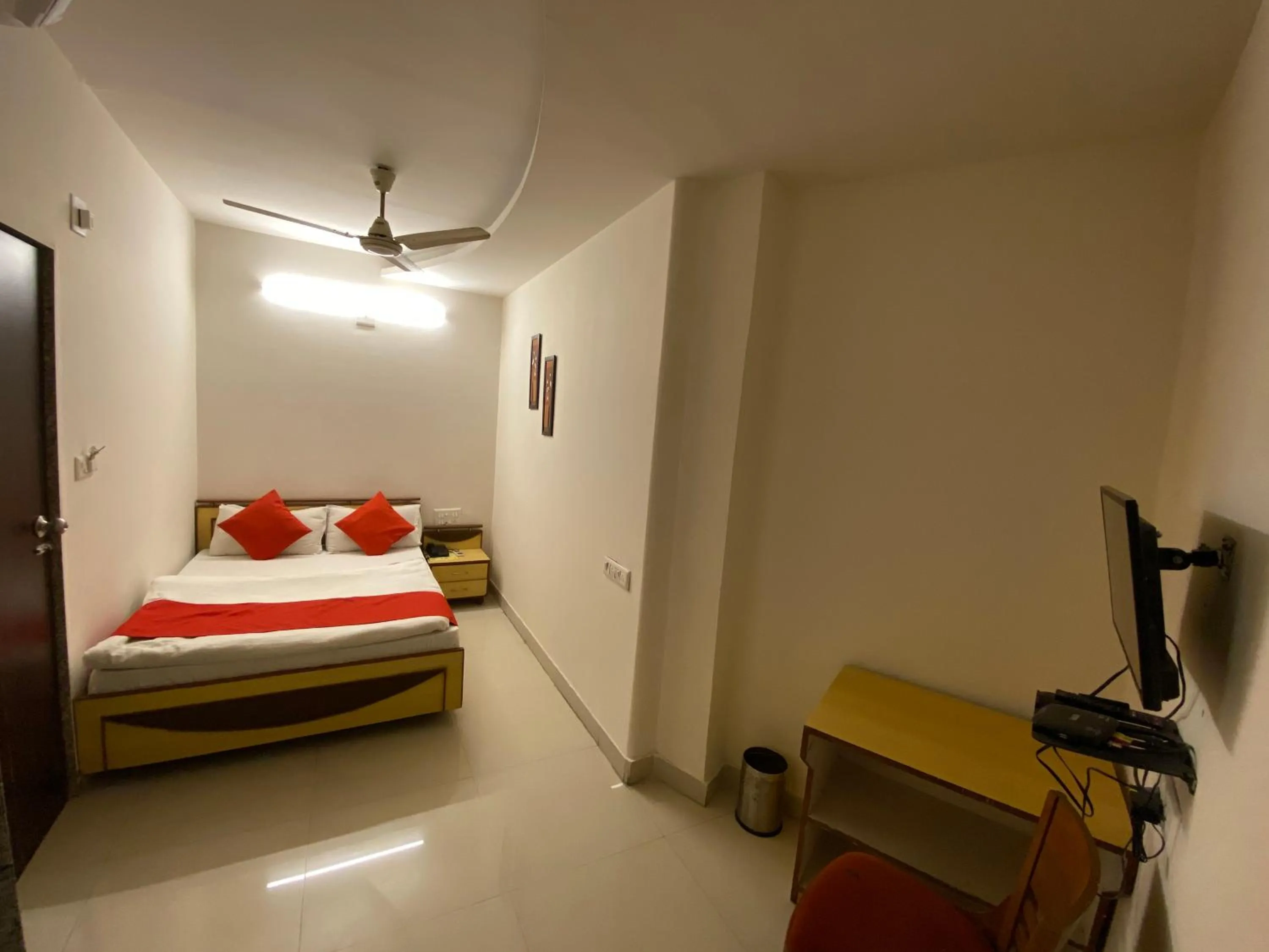 Photo of the whole room, Bed in Hotel Riverfront