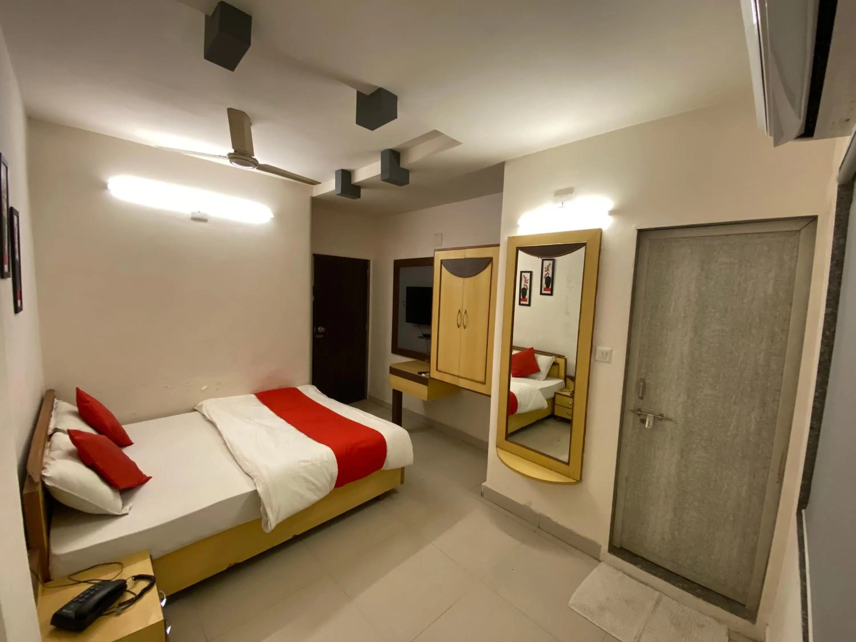 Photo of the whole room, Bed in Hotel Riverfront