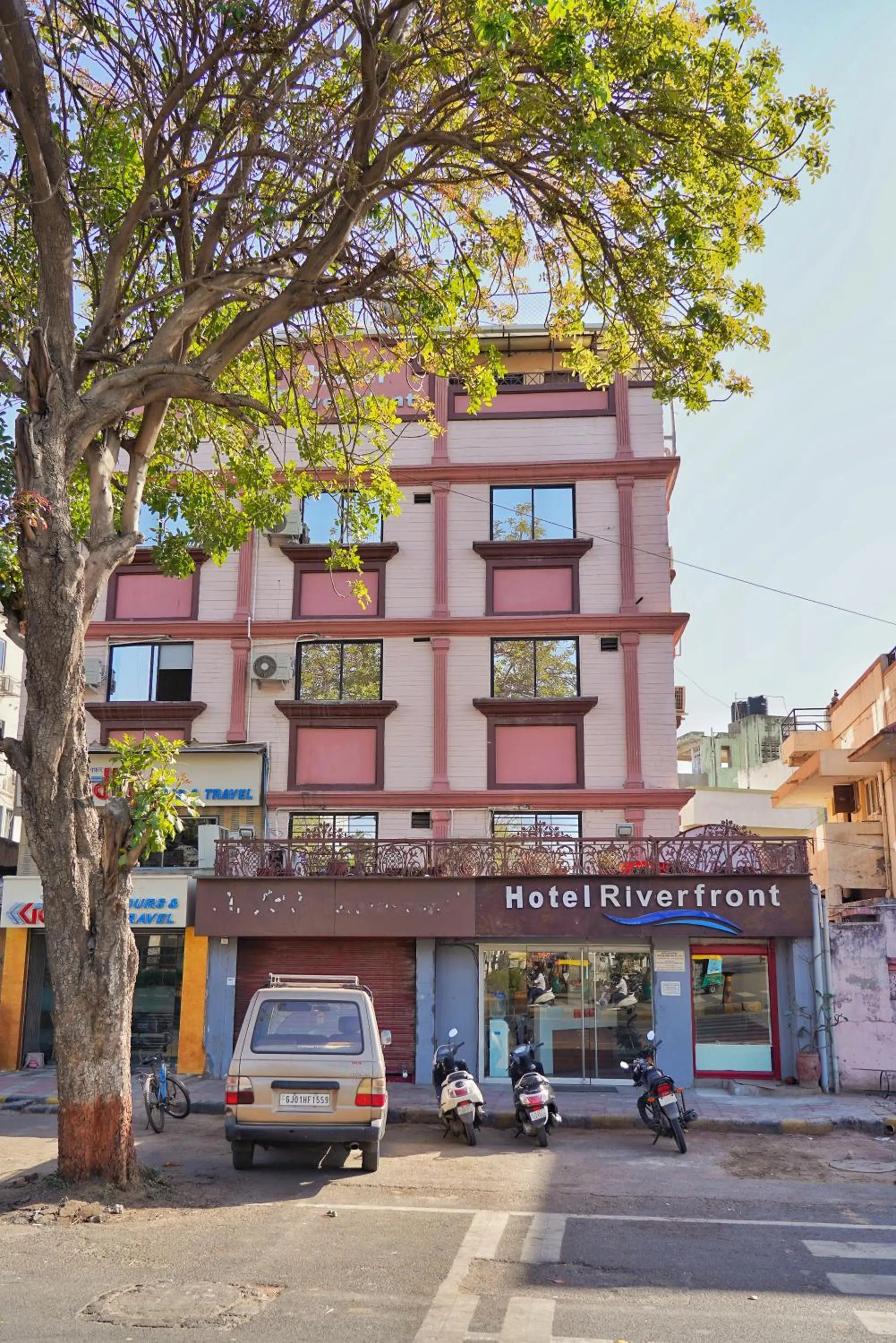 Property building in Hotel Riverfront