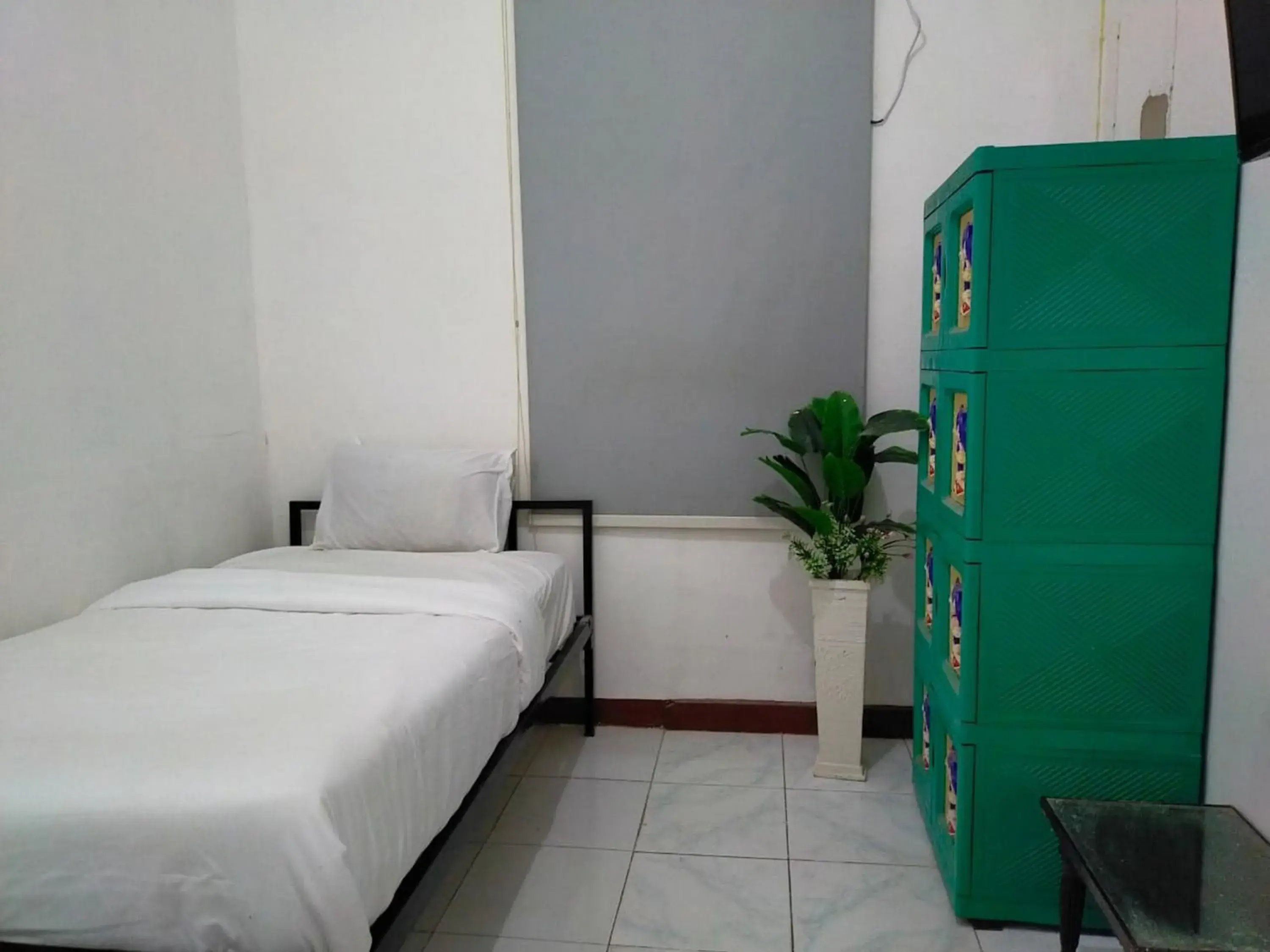 Single Room - single occupancy in Ombai Guest House 27 Syariah Mitra RedDoorz Single Room - single occupancy in Ombai Guest House 27 Syariah Mitra RedDoorz