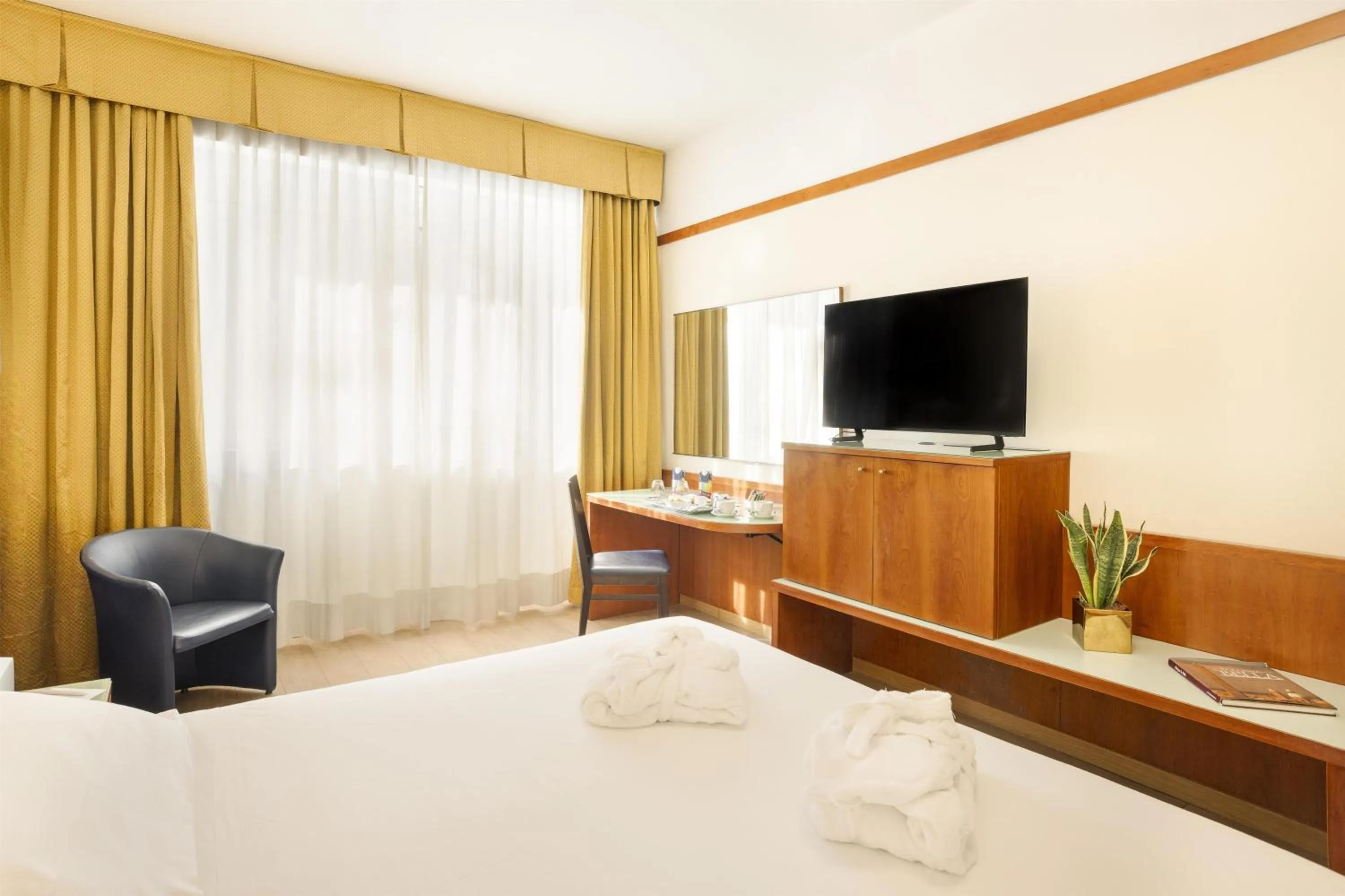 Bedroom, Bed in Best Western City Hotel