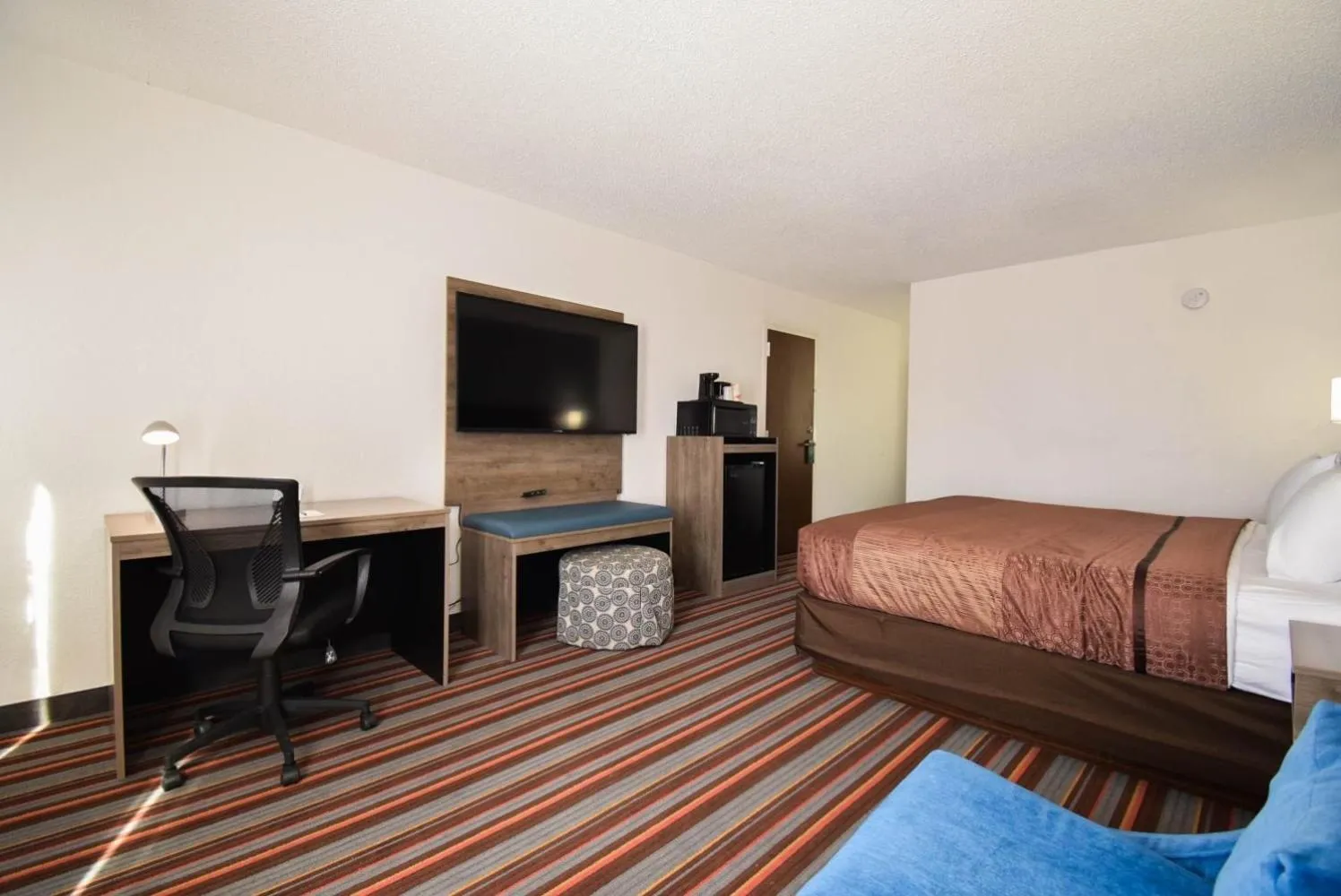 Photo of the whole room, Bed in Quality Inn & Suites Sulphur Springs