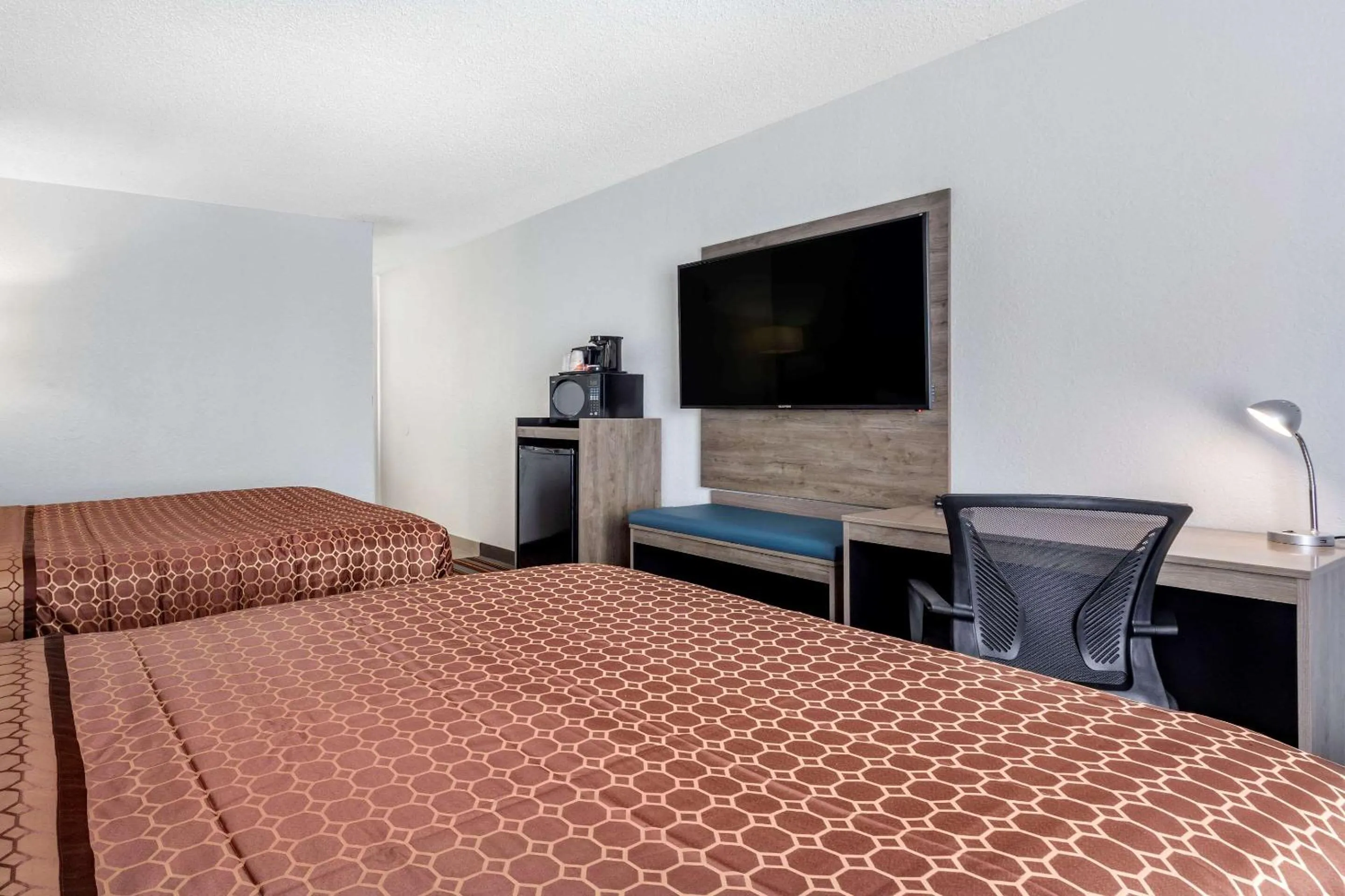 Photo of the whole room, Bed in Quality Inn & Suites Sulphur Springs