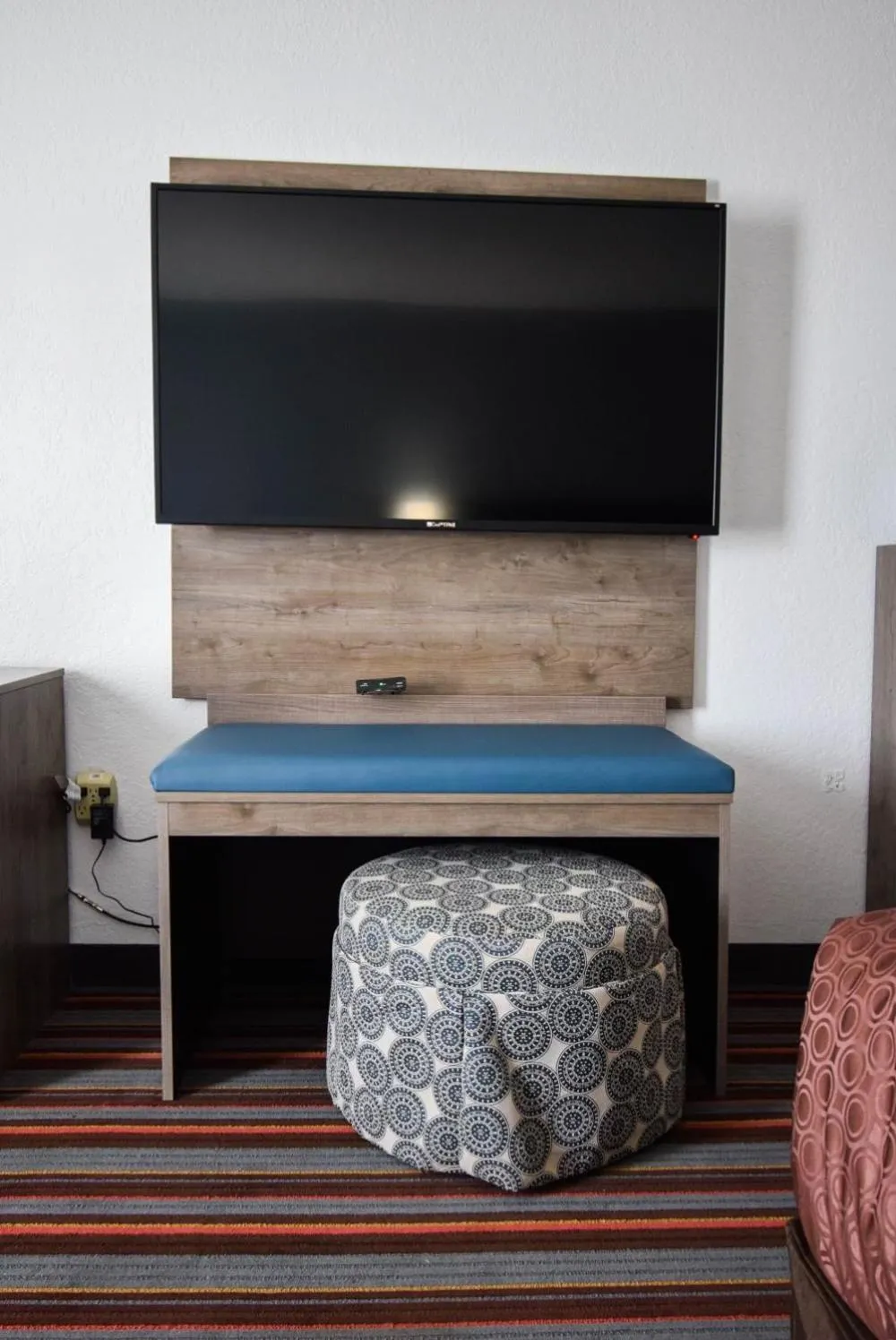 TV and multimedia in Quality Inn & Suites Sulphur Springs