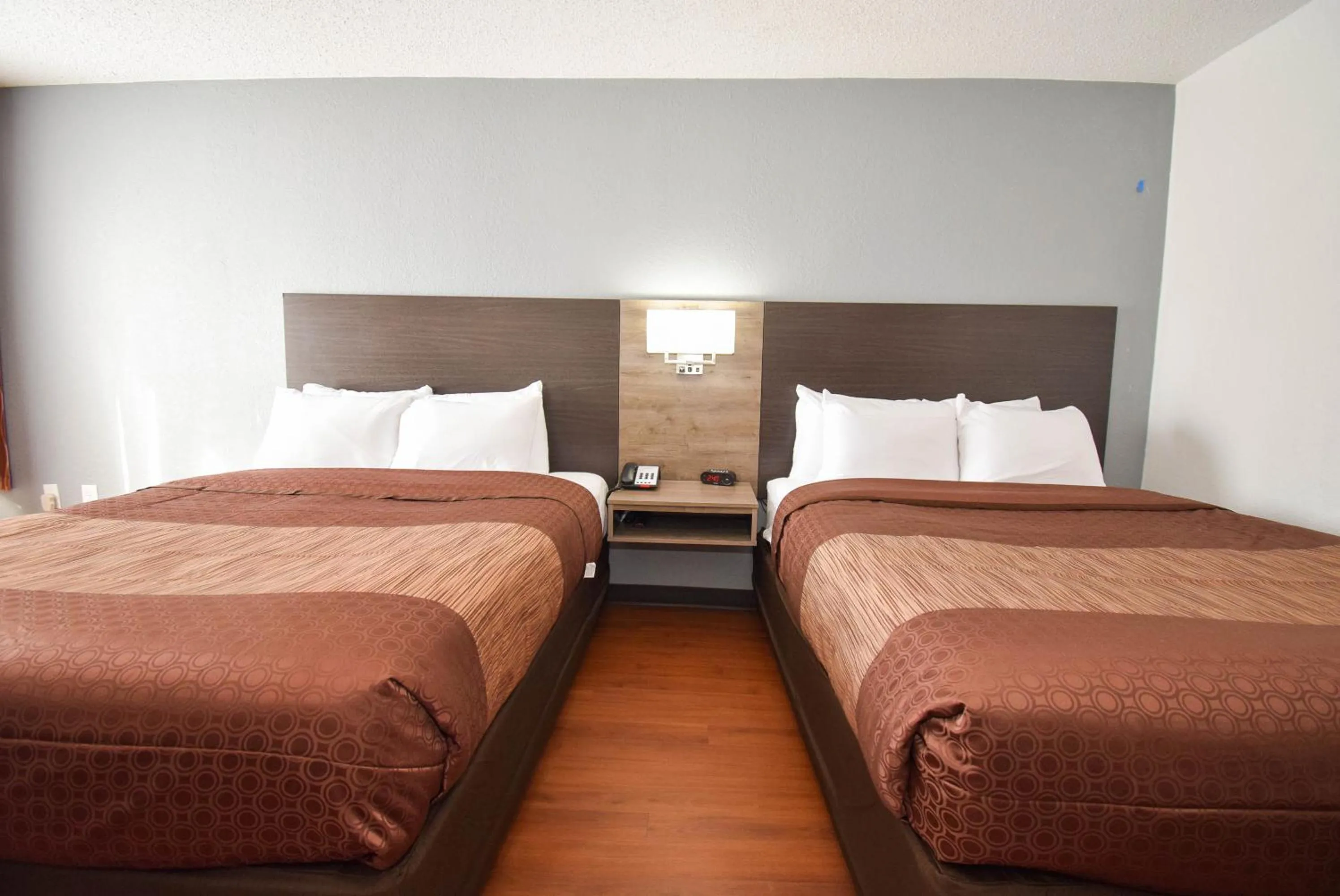 Bed in Quality Inn & Suites Sulphur Springs