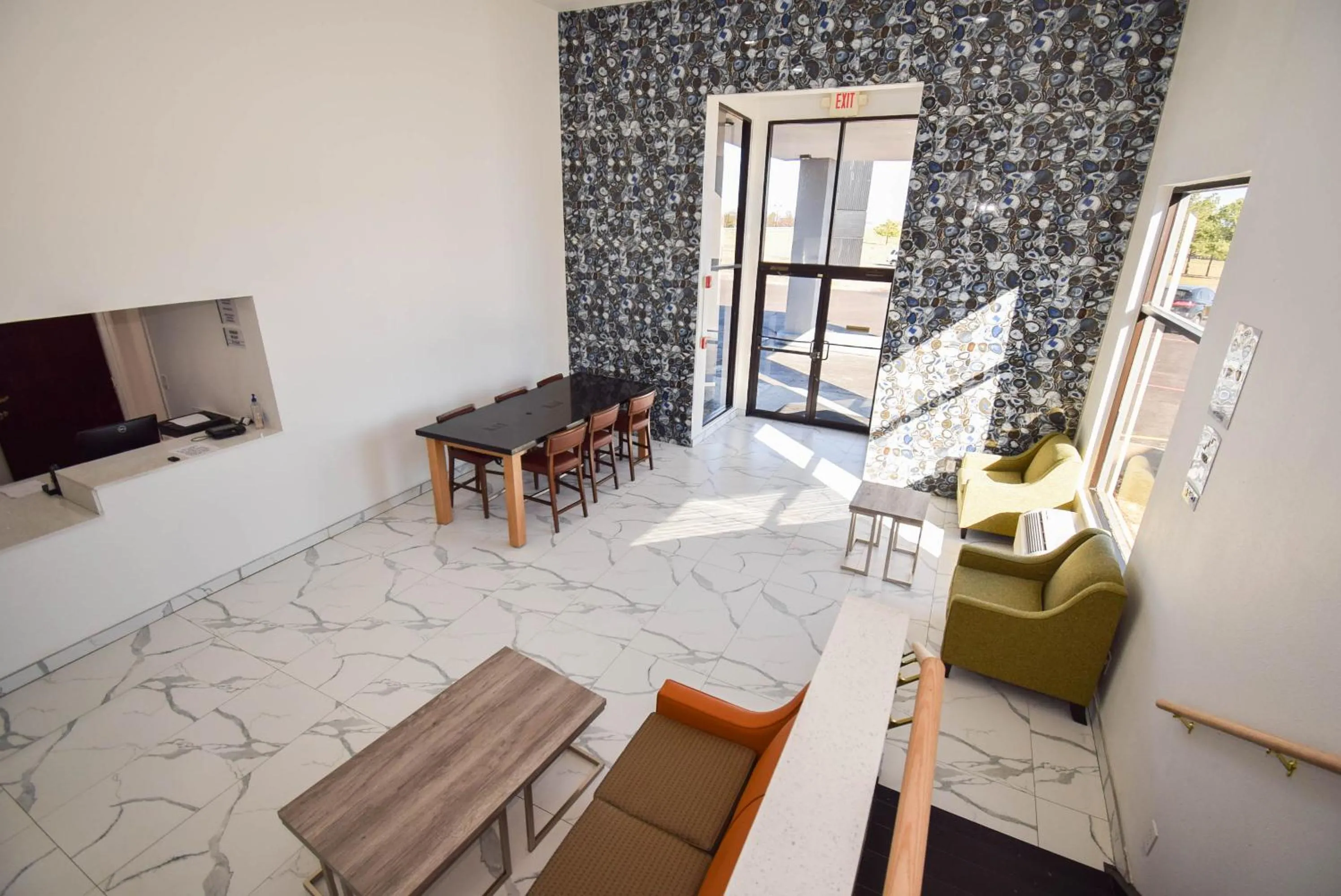 Communal lounge/ TV room in Quality Inn & Suites Sulphur Springs