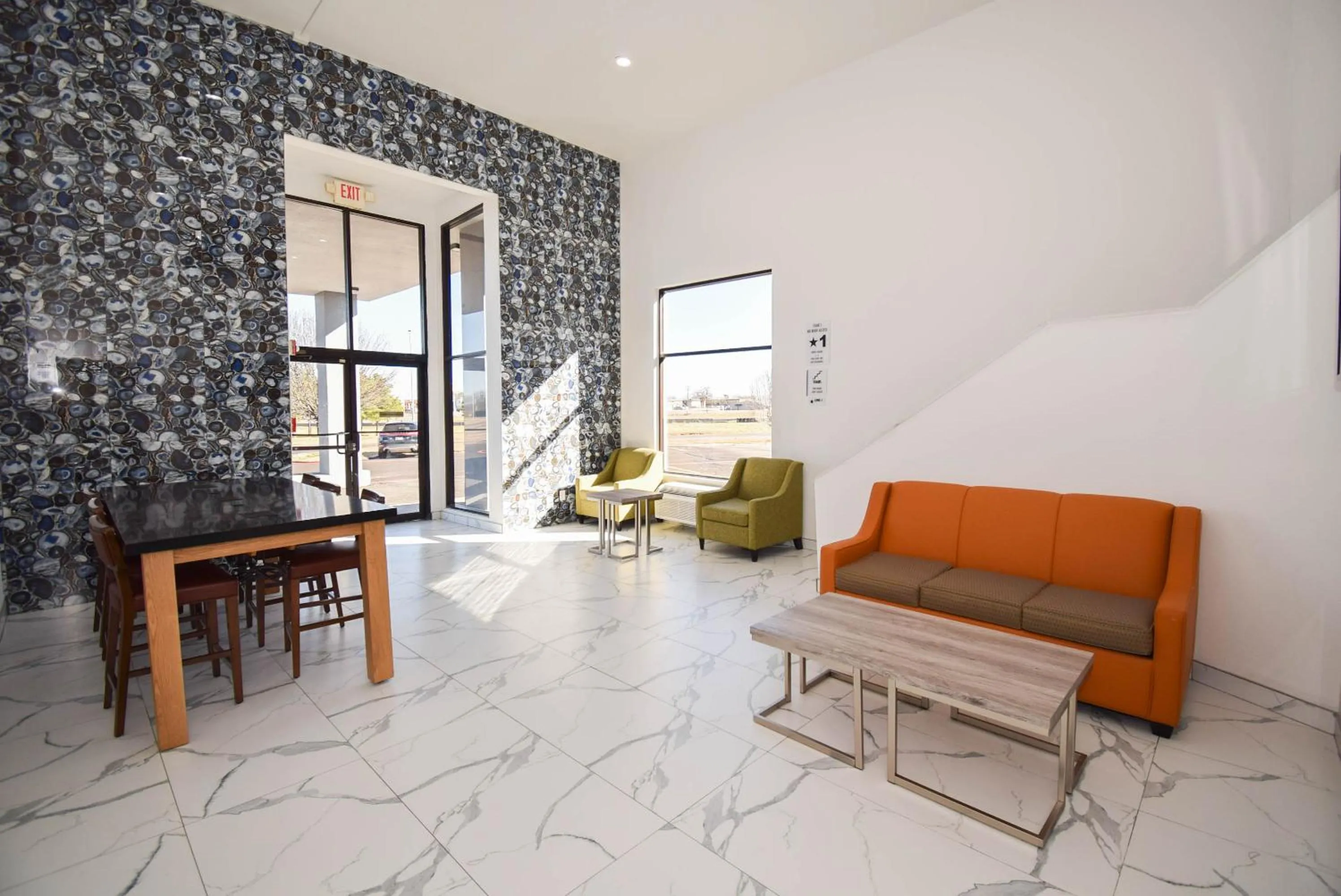 Seating area in Quality Inn & Suites Sulphur Springs