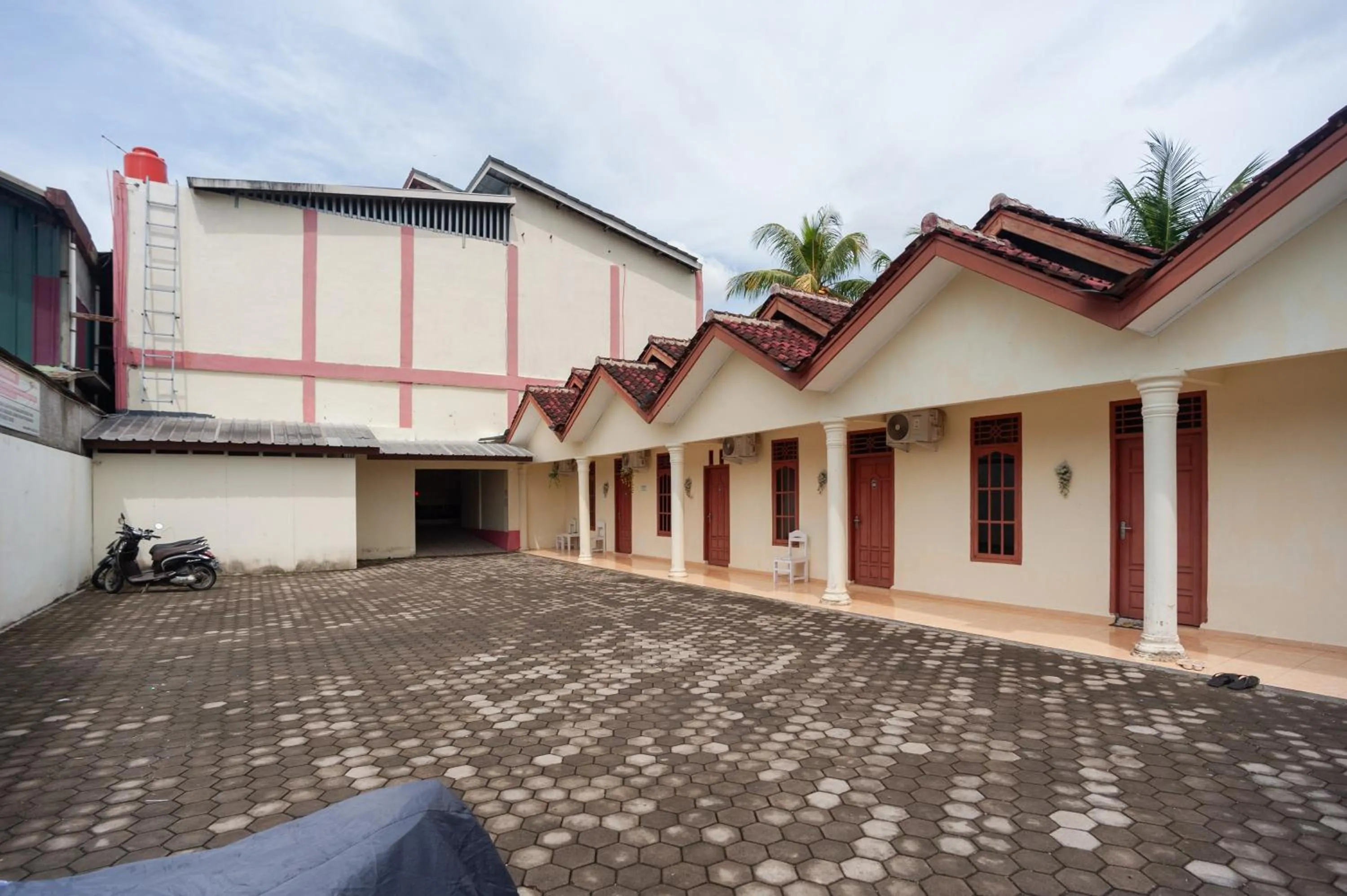 Property building in RedDoorz near Universitas Muhammadiyah Pringsewu