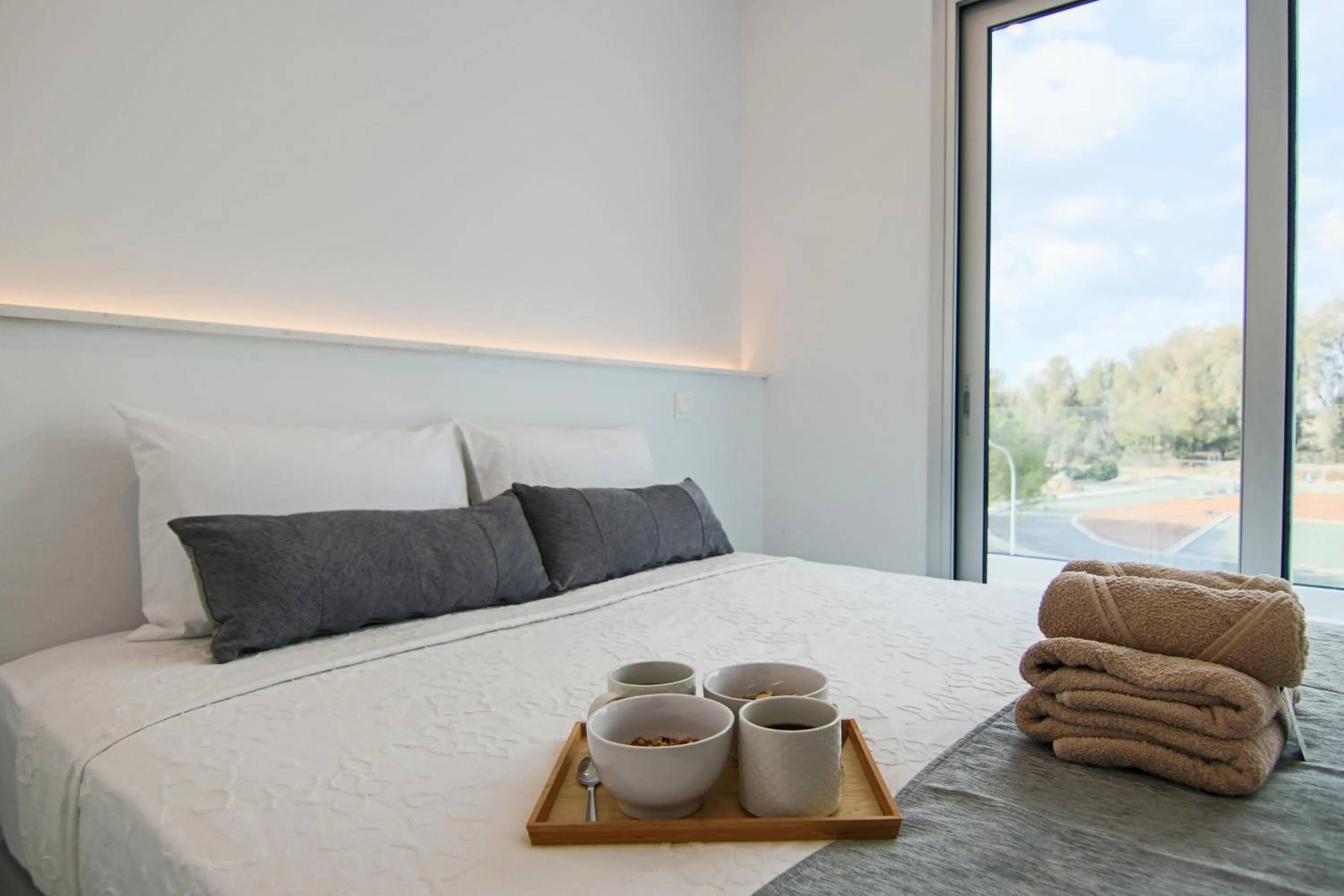 Breakfast, Bed in Phaedrus Living - Seaside Executive Flat Harbour 101