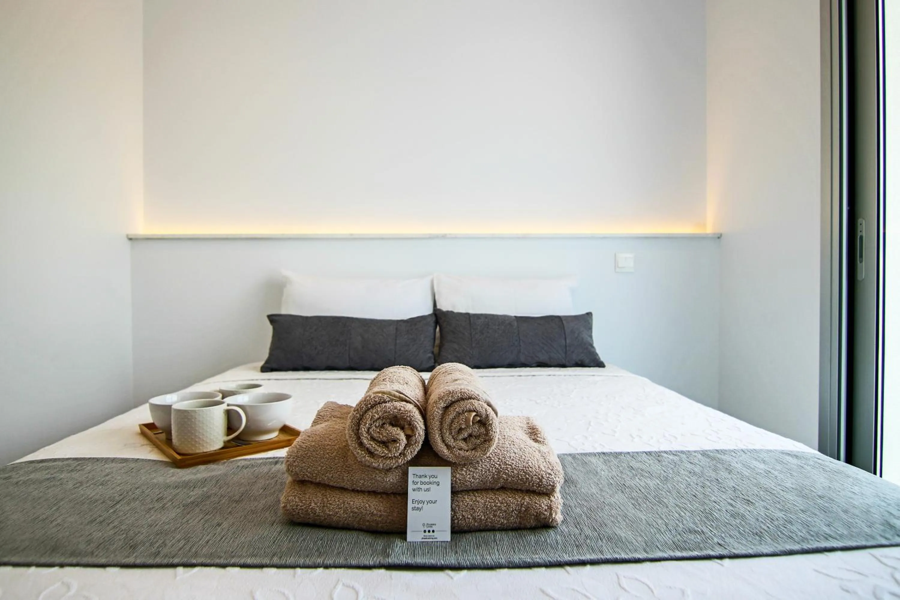 Bed in Phaedrus Living - Seaside Executive Flat Harbour 101