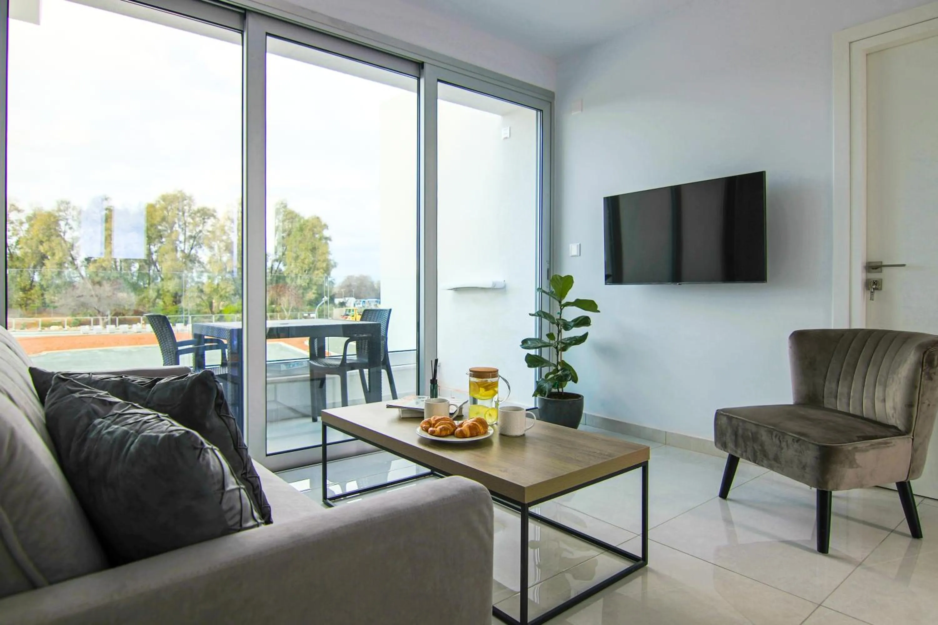 TV and multimedia in Phaedrus Living - Seaside Executive Flat Harbour 101