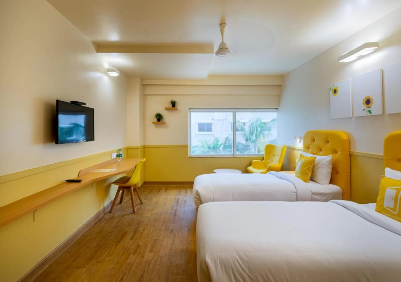 TV and multimedia, Bed in Bloom Hotel - HITEC City