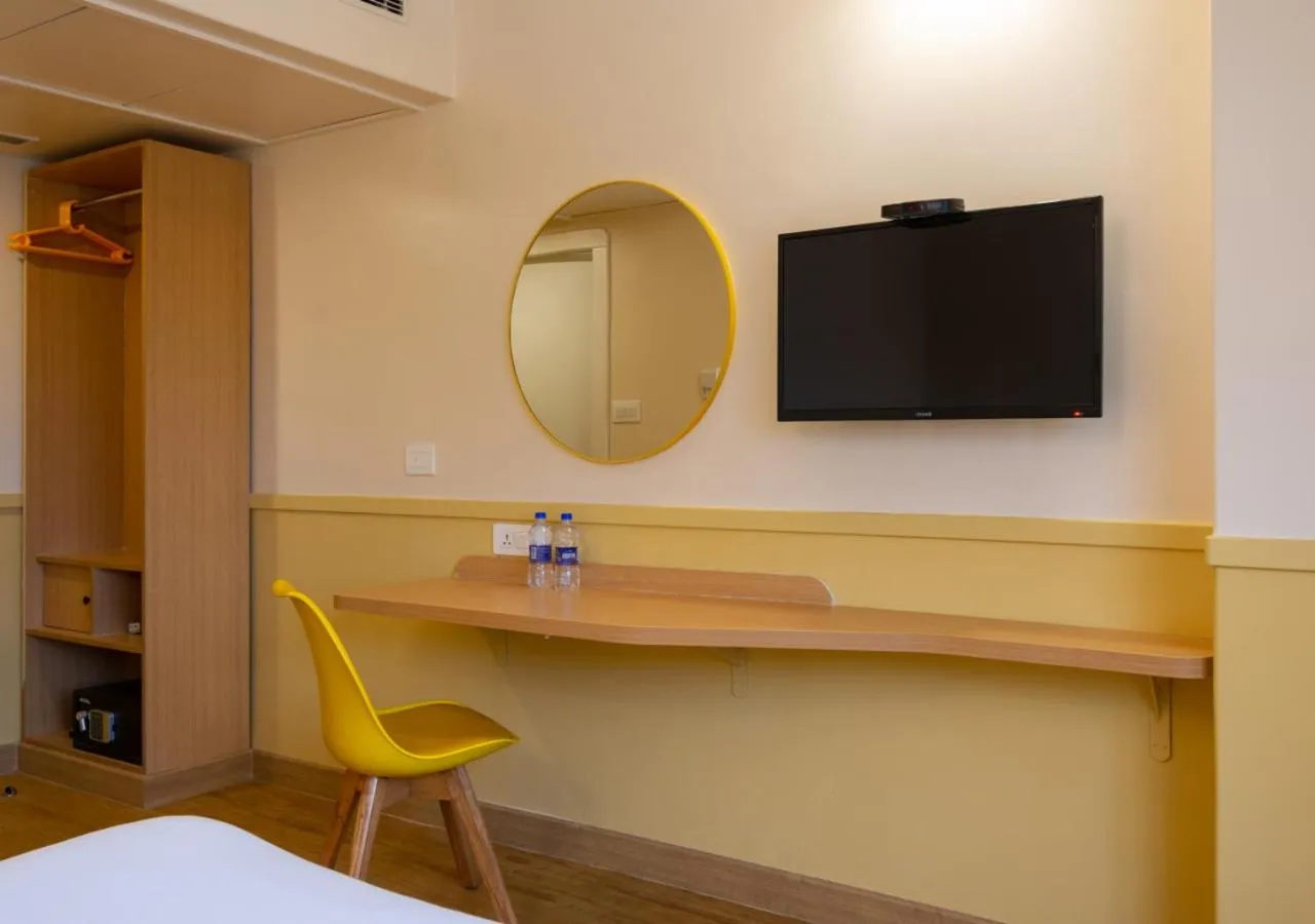 TV and multimedia, Bed in Bloom Hotel - HITEC City