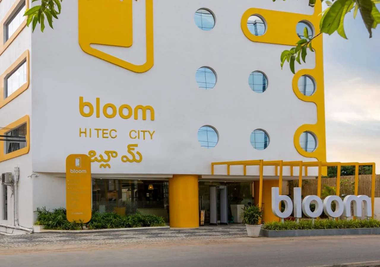 Facade/entrance in Bloom Hotel - HITEC City